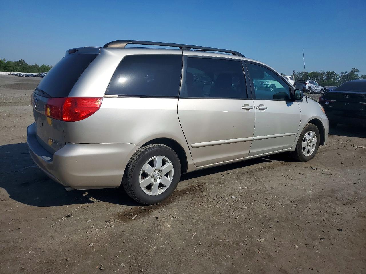2010 Toyota Sienna Le 7-passenger Серебряный vin: 5TDKK4CCXAS296398