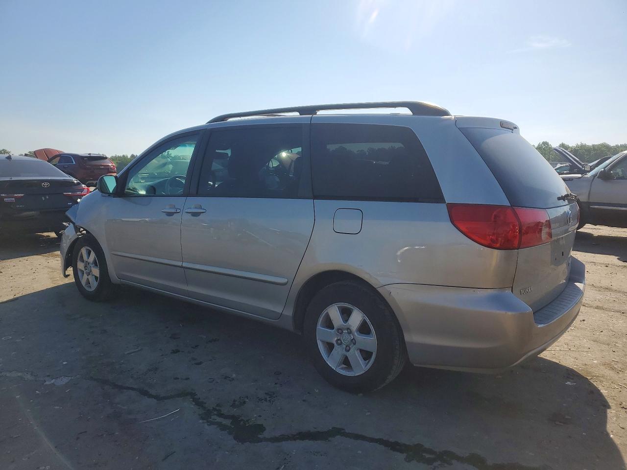 2010 Toyota Sienna Le 7-passenger Серебряный vin: 5TDKK4CCXAS296398