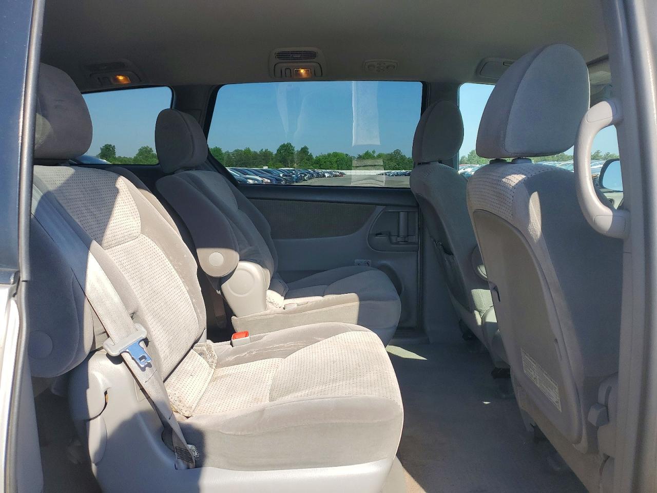 2010 Toyota Sienna Le 7-passenger Серебряный vin: 5TDKK4CCXAS296398