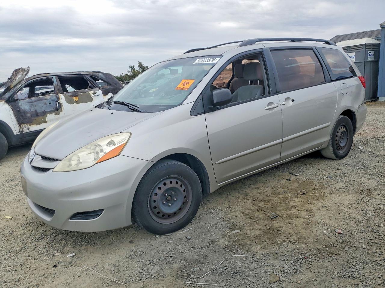 2010 Toyota Sienna Ce 8-passenger Silver vin: 5TDKK4CCXAS316553