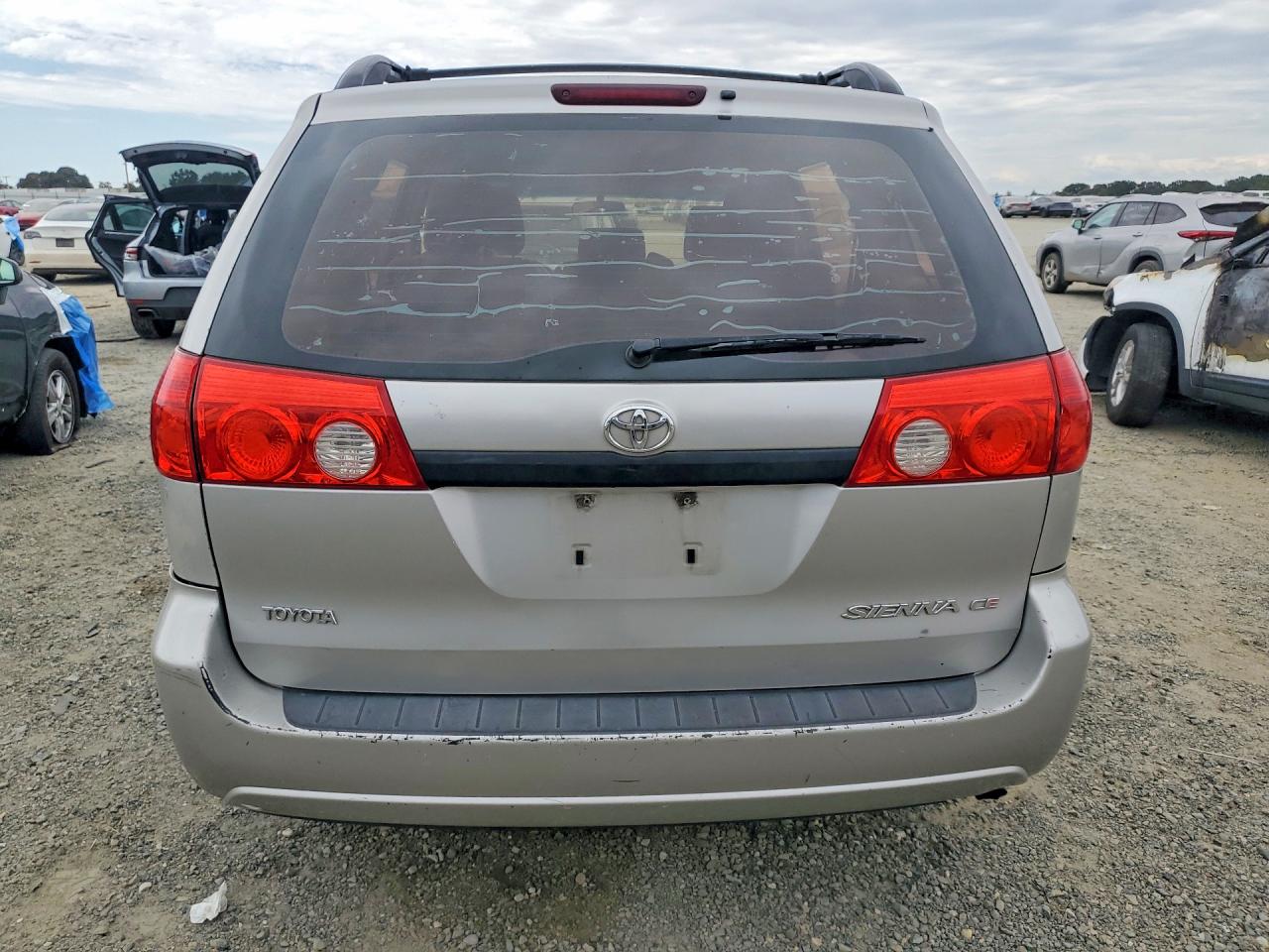 2010 Toyota Sienna Ce 8-passenger Серебряный vin: 5TDKK4CCXAS316553