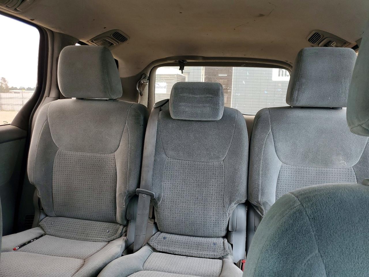 2010 Toyota Sienna Ce 8-passenger Серебряный vin: 5TDKK4CCXAS316553
