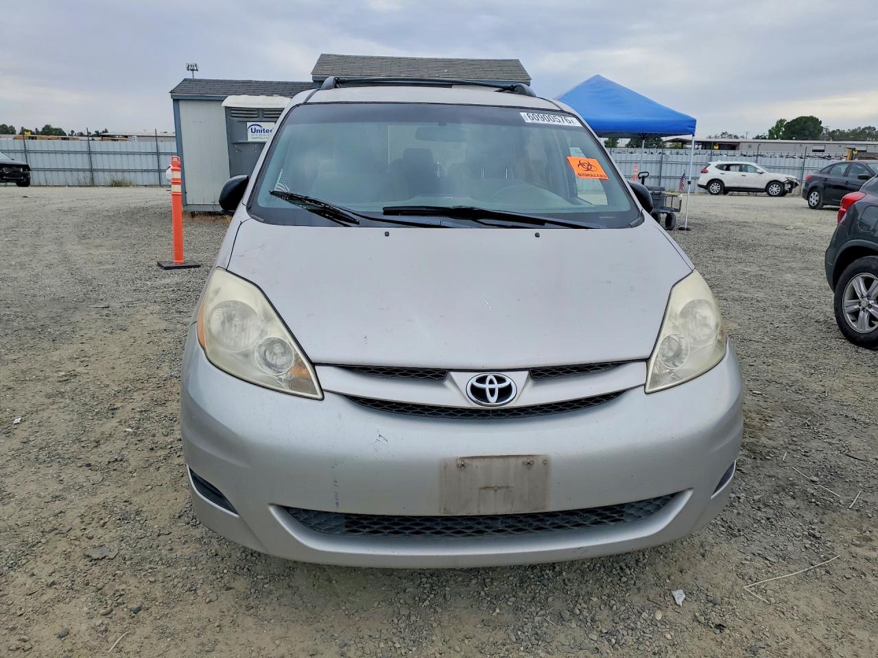 2010 Toyota Sienna Ce 8-passenger Серебряный vin: 5TDKK4CCXAS316553