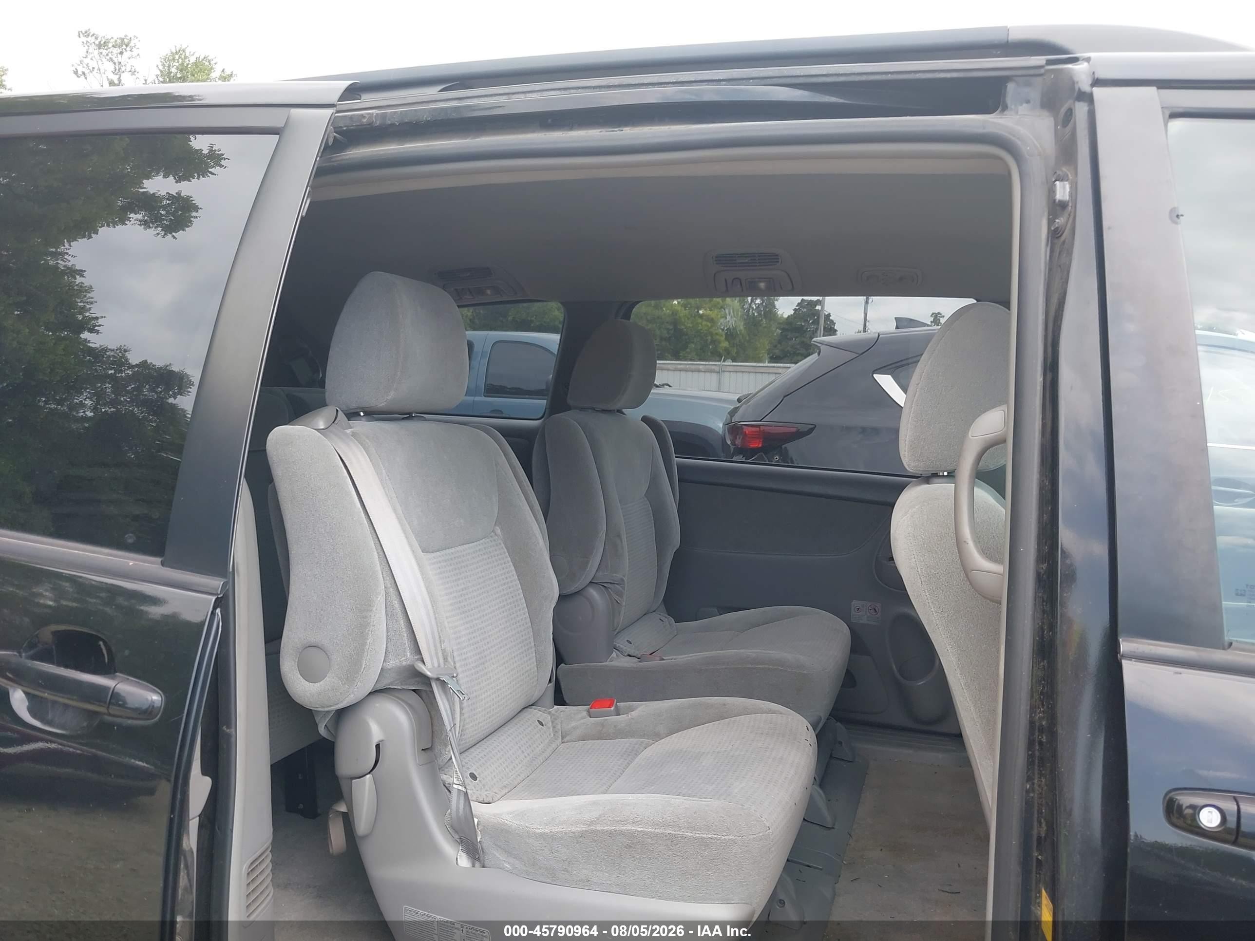2010 Toyota Sienna Ce Черный vin: 5TDKK4CCXAS323552