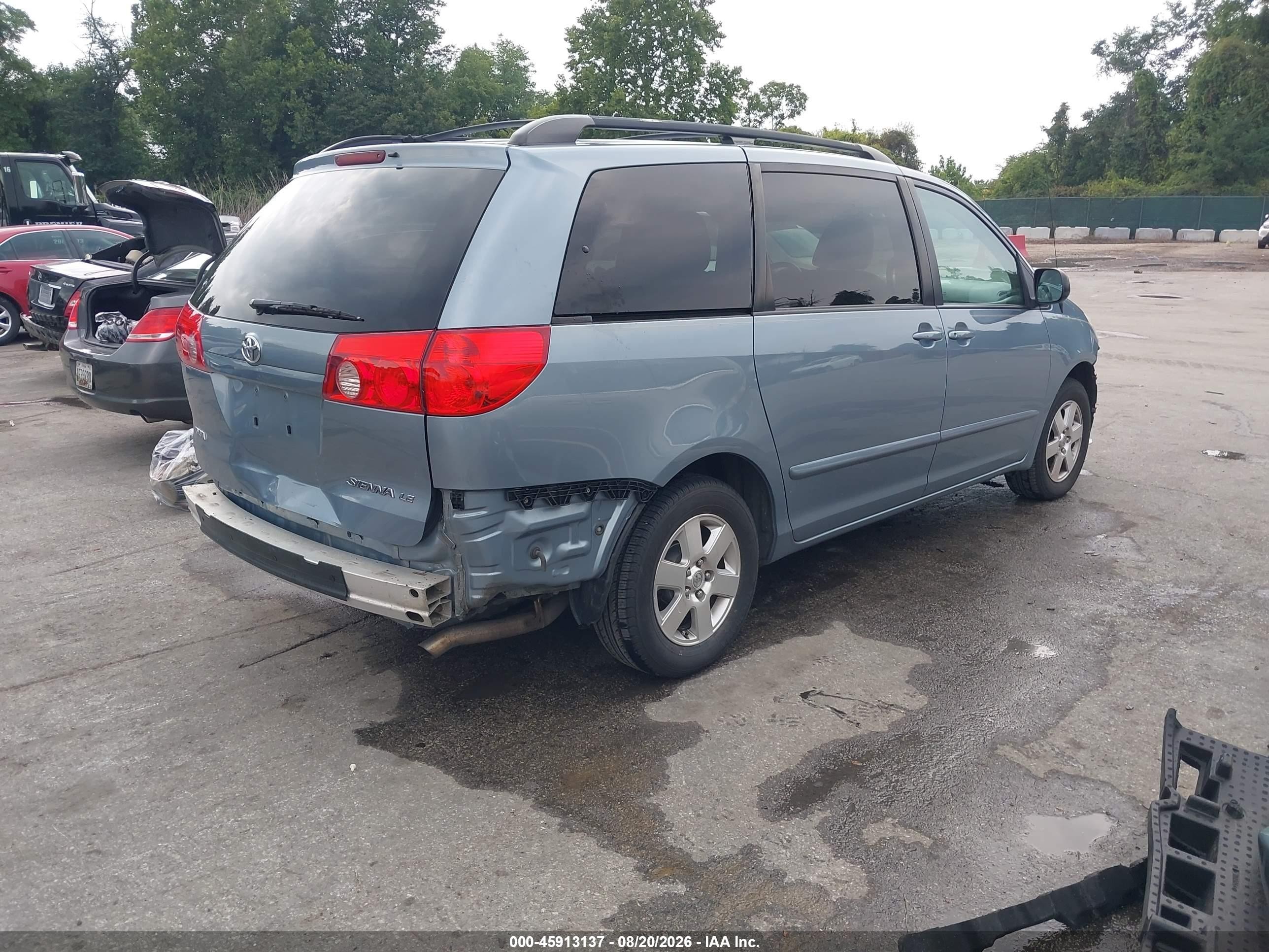 2010 Toyota Sienna Le Blue vin: 5TDKK4CCXAS325768