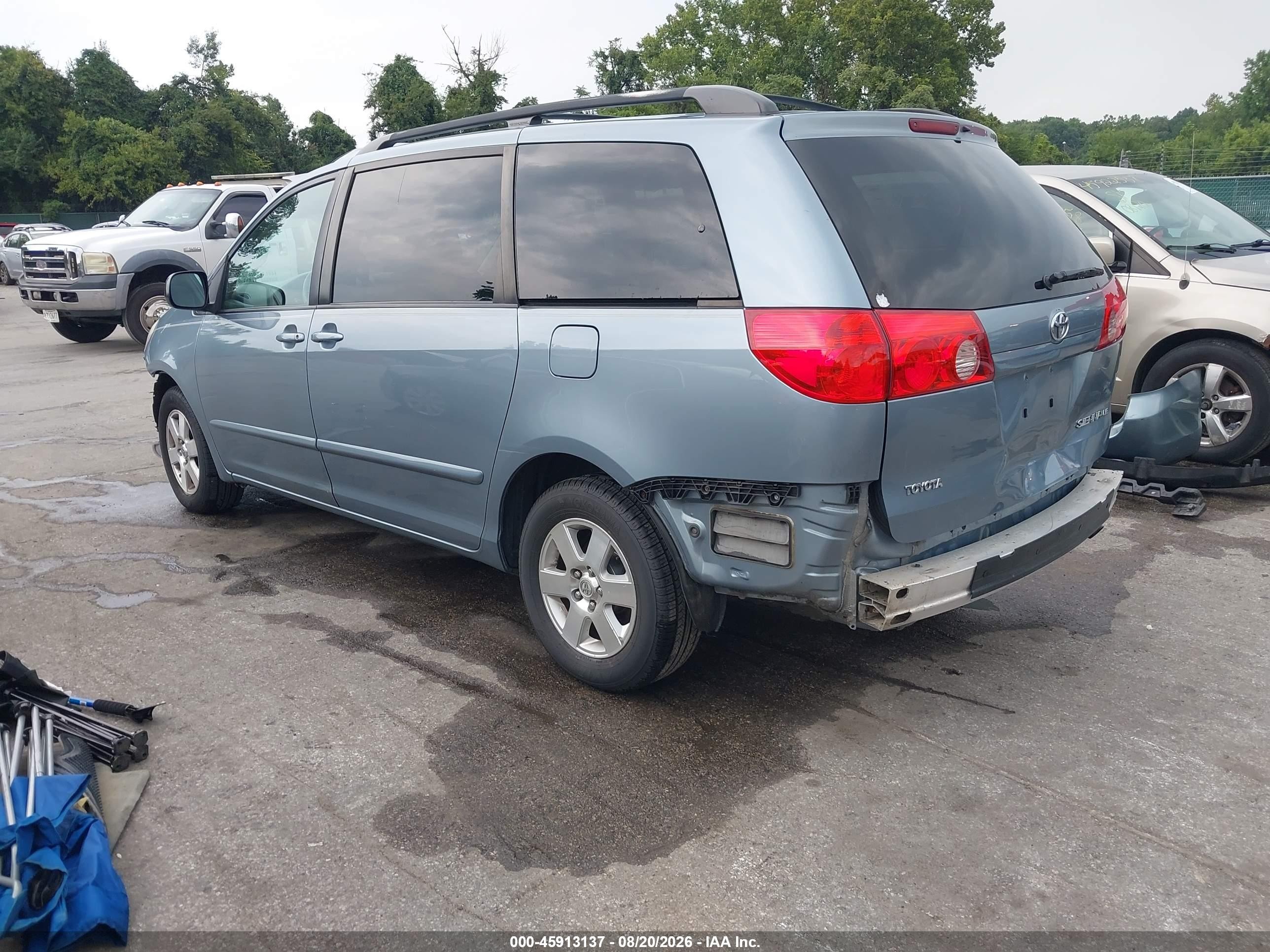2010 Toyota Sienna Le Blue vin: 5TDKK4CCXAS325768