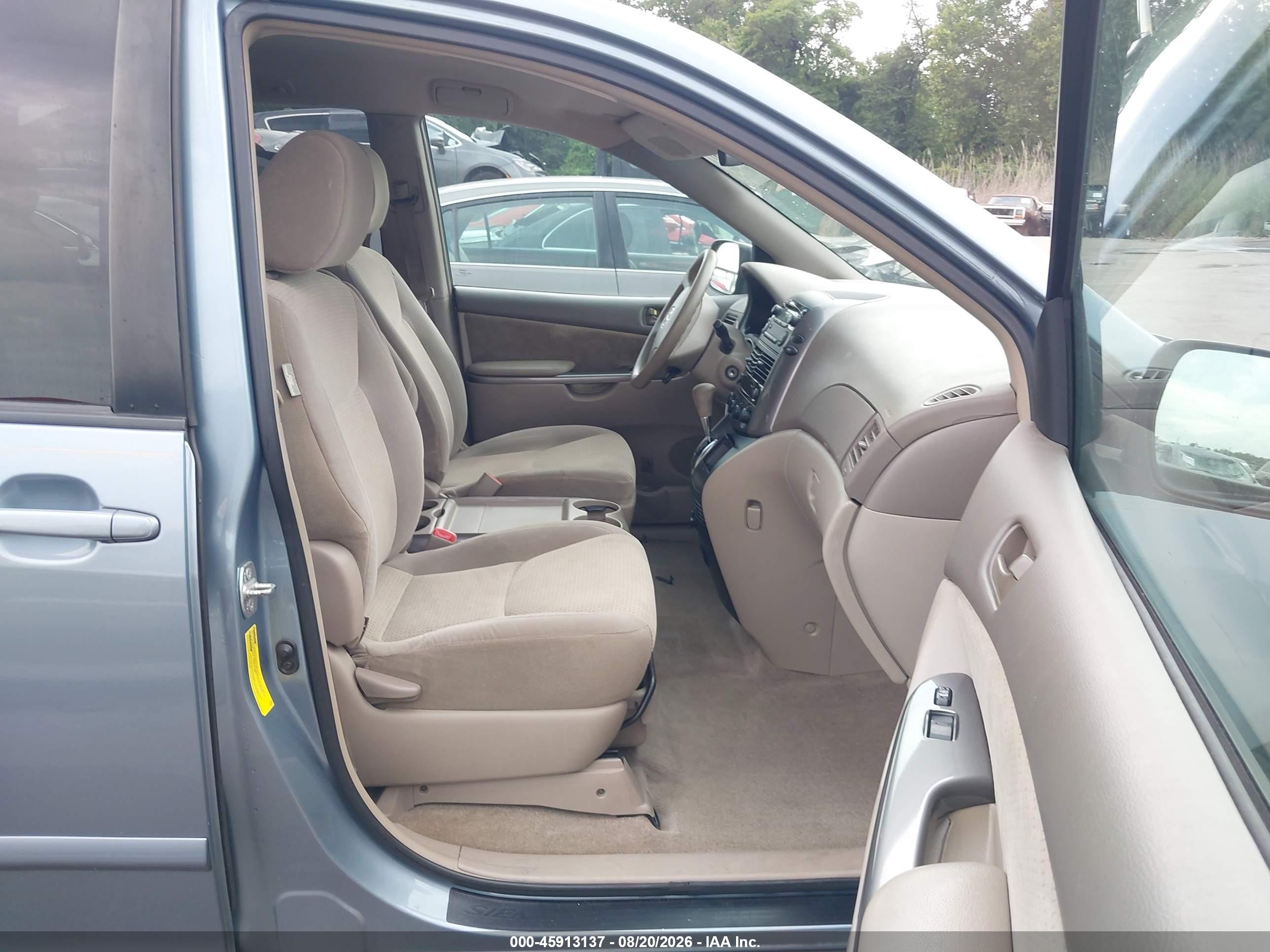 2010 Toyota Sienna Le Blue vin: 5TDKK4CCXAS325768