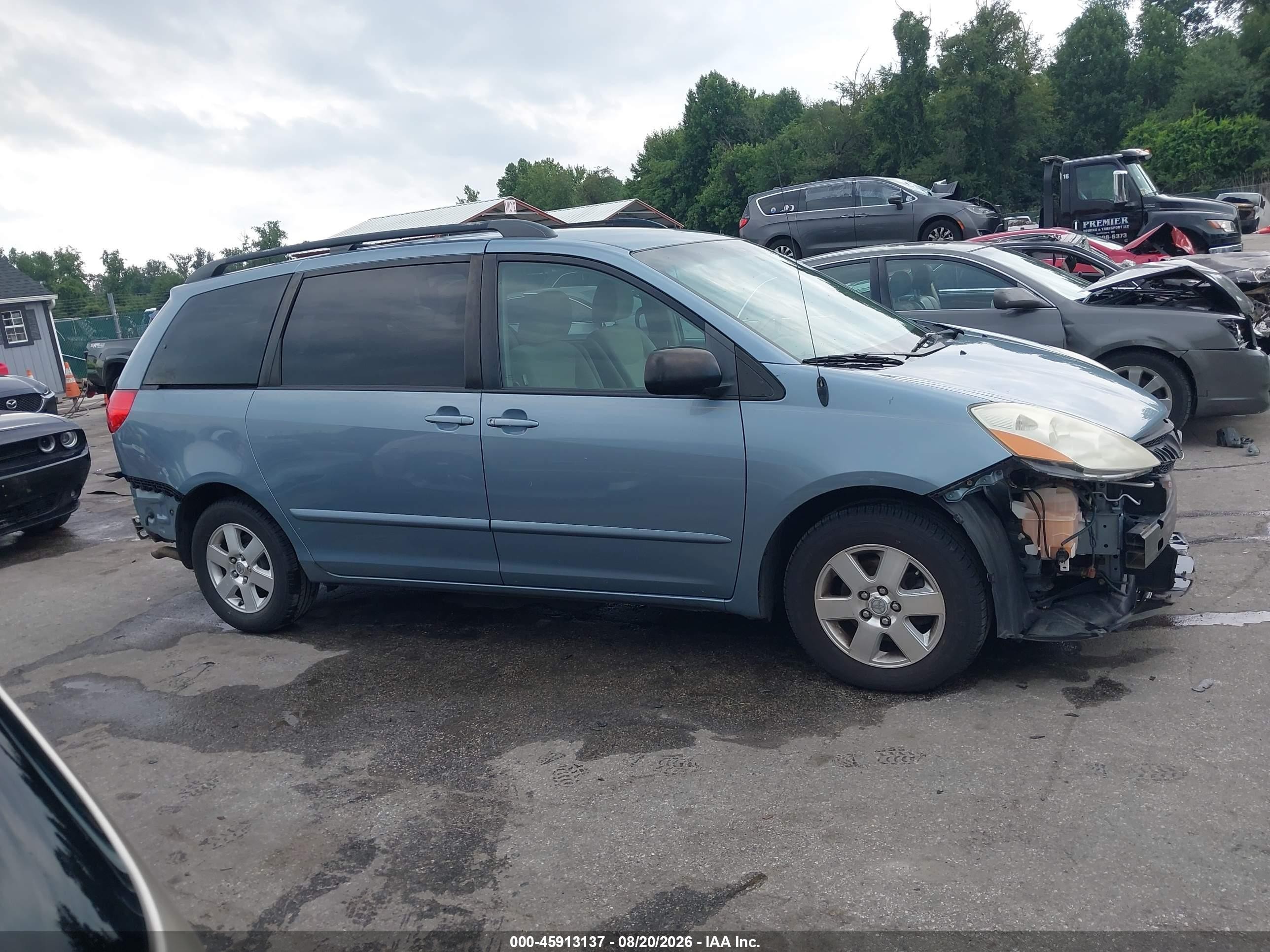 2010 Toyota Sienna Le Blue vin: 5TDKK4CCXAS325768