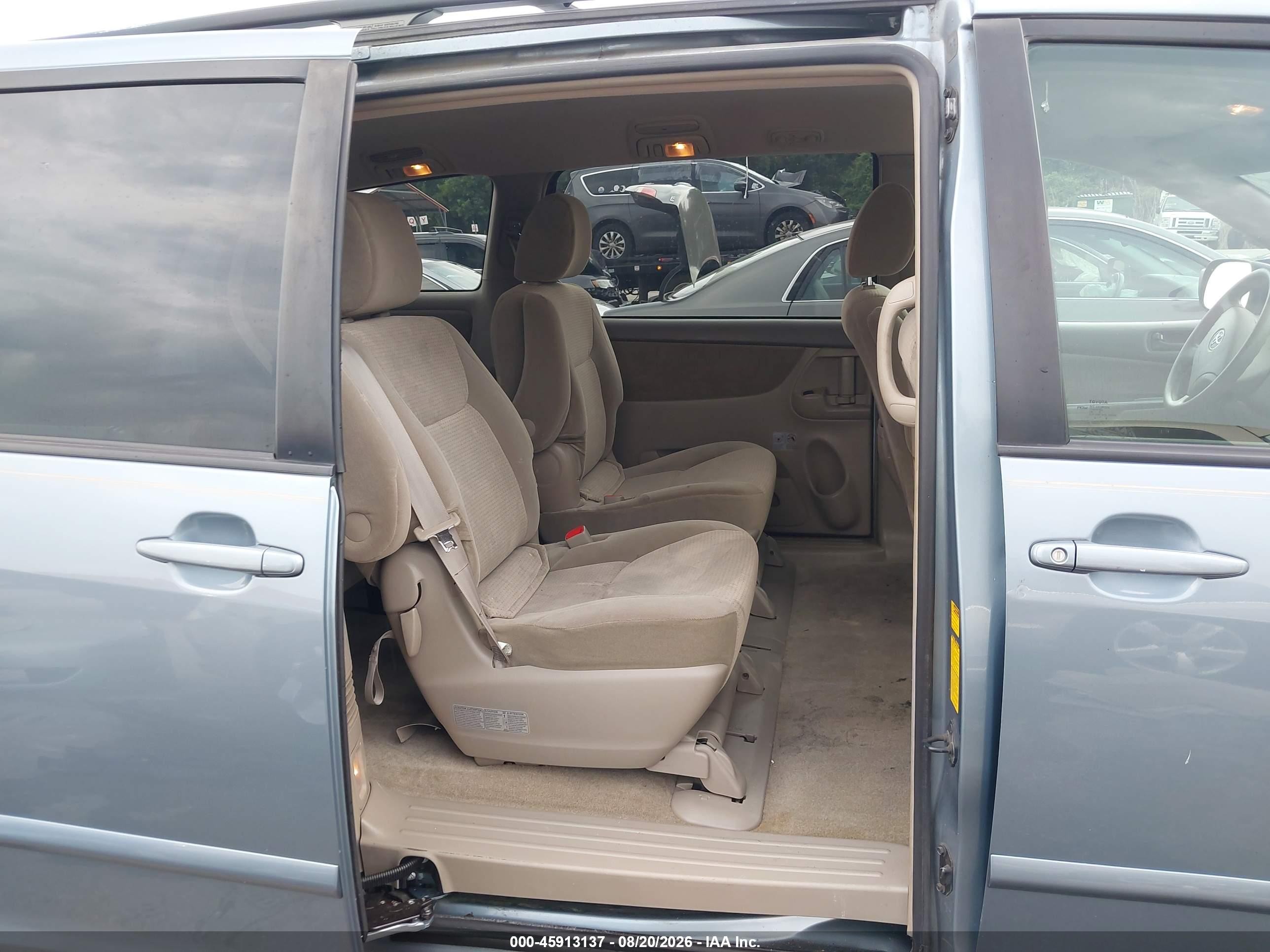 2010 Toyota Sienna Le Blue vin: 5TDKK4CCXAS325768