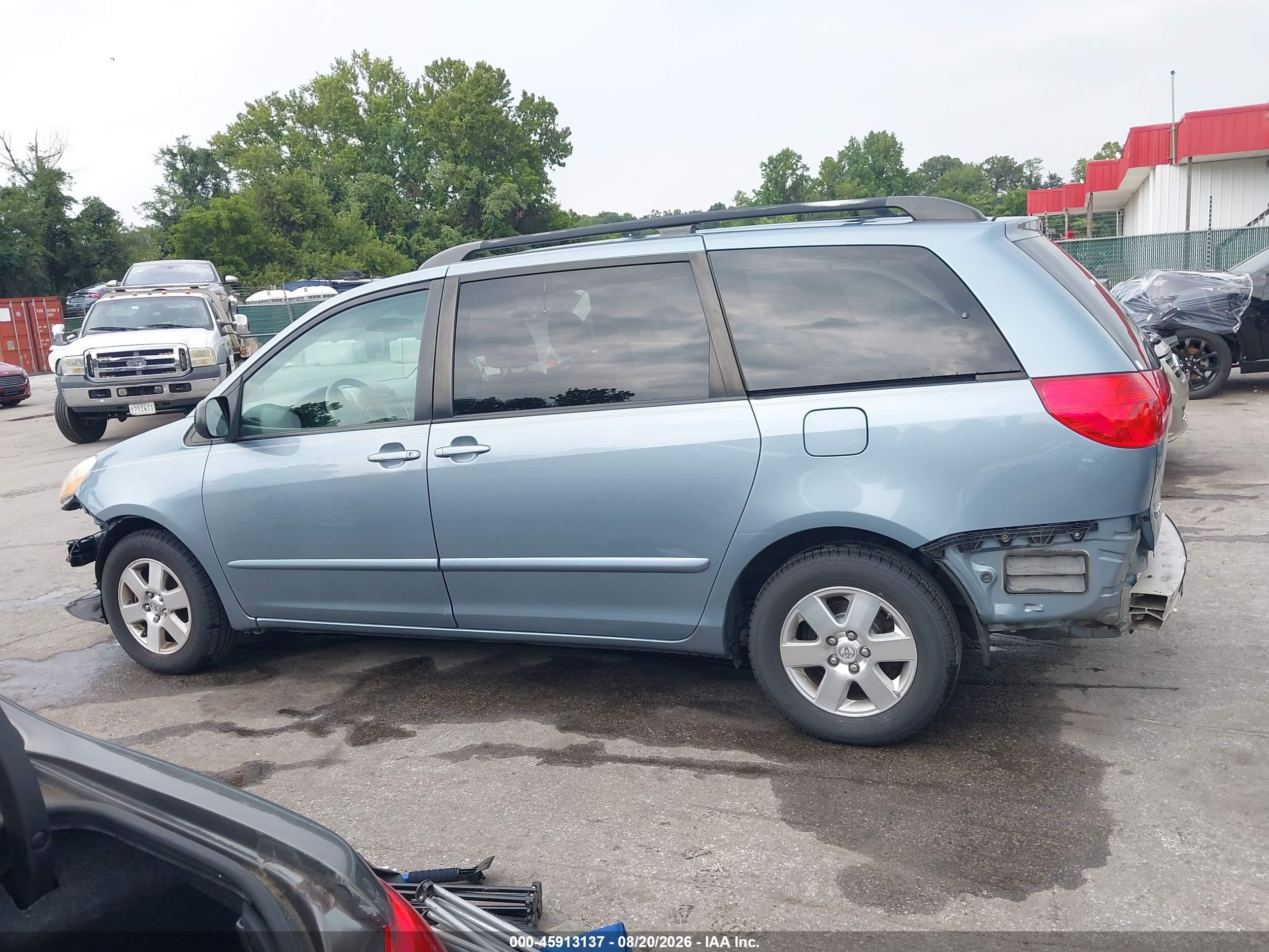 2010 Toyota Sienna Le Blue vin: 5TDKK4CCXAS325768