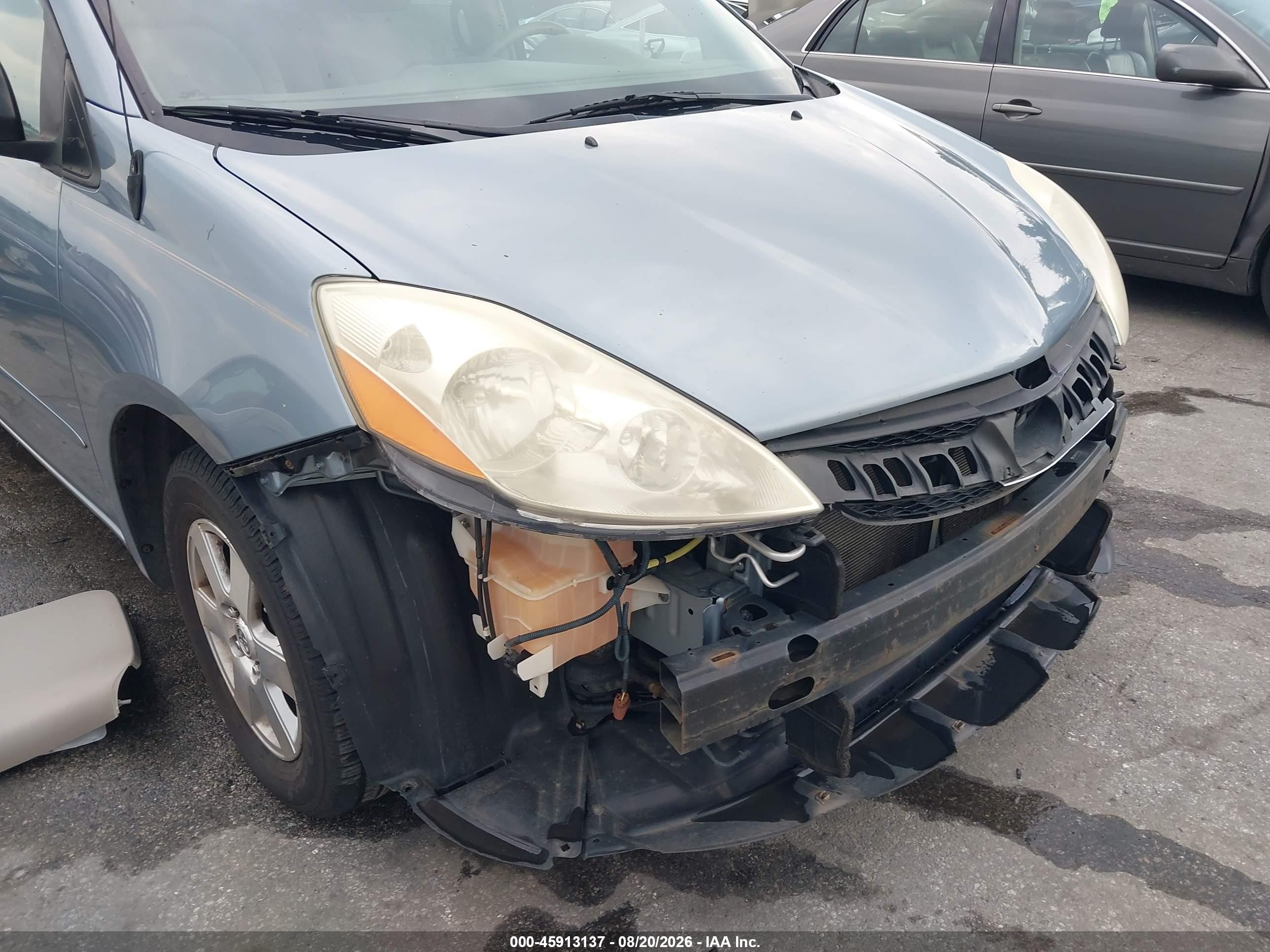 2010 Toyota Sienna Le Blue vin: 5TDKK4CCXAS325768