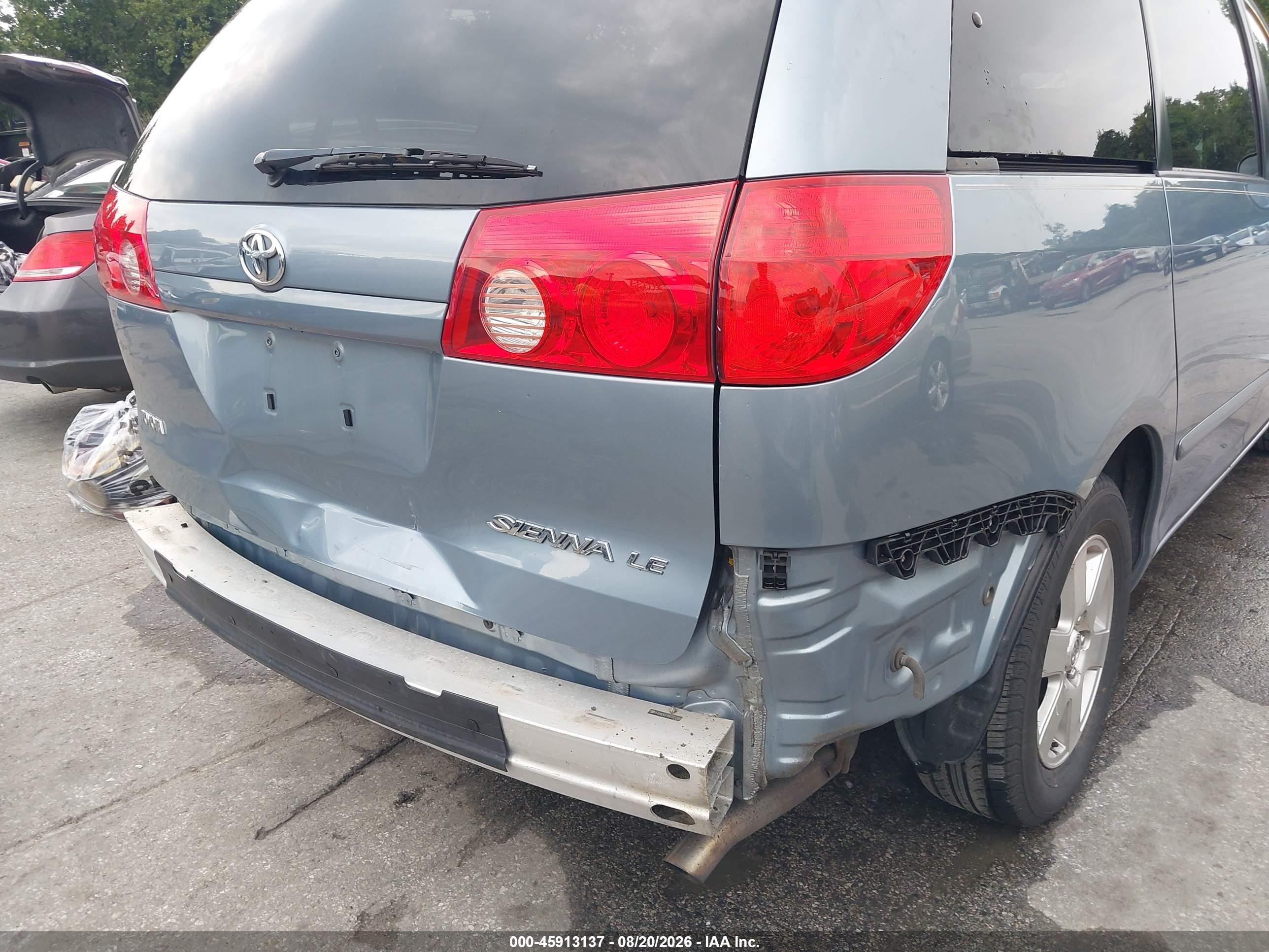2010 Toyota Sienna Le Blue vin: 5TDKK4CCXAS325768