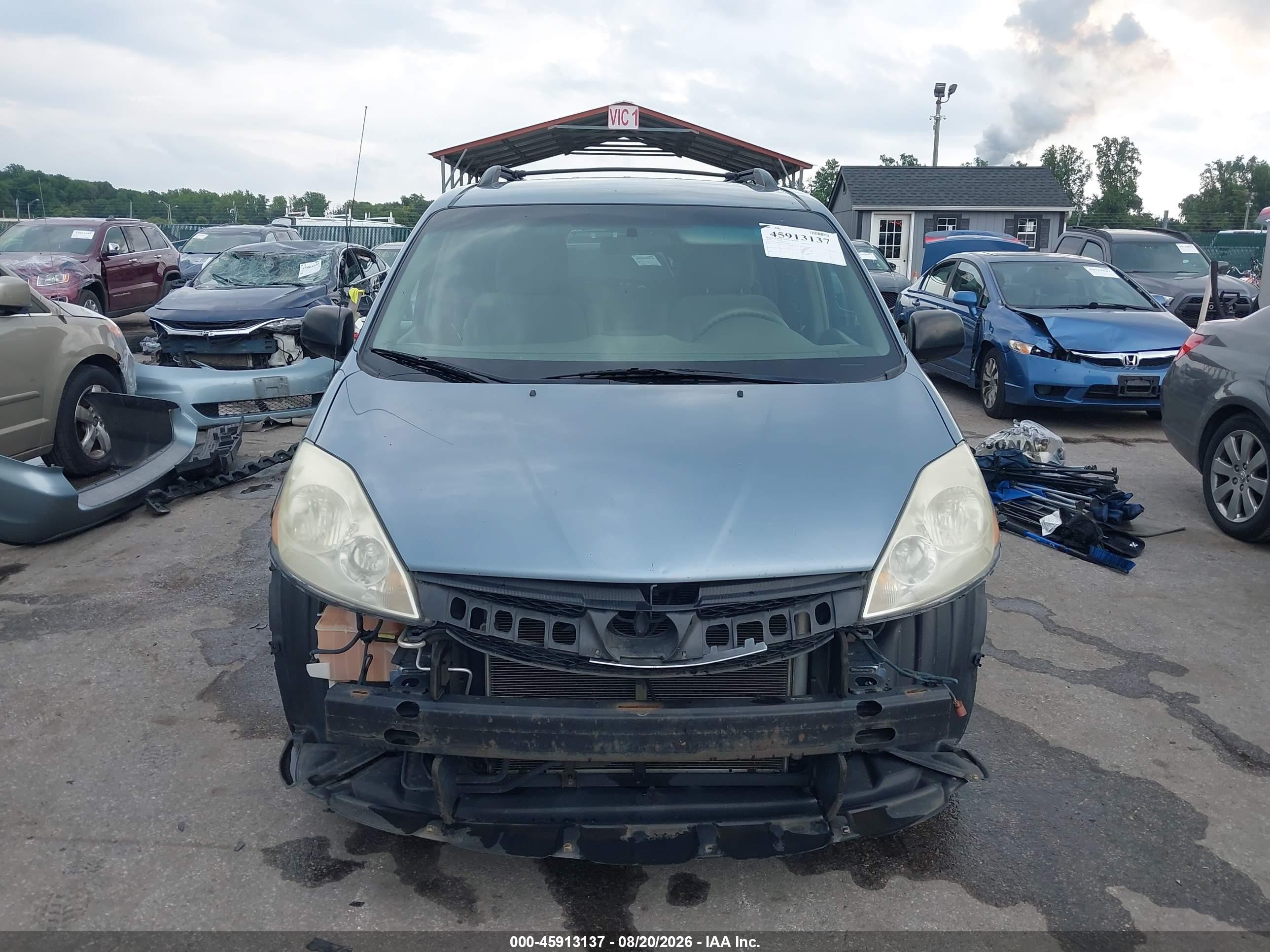 2010 Toyota Sienna Le Blue vin: 5TDKK4CCXAS325768