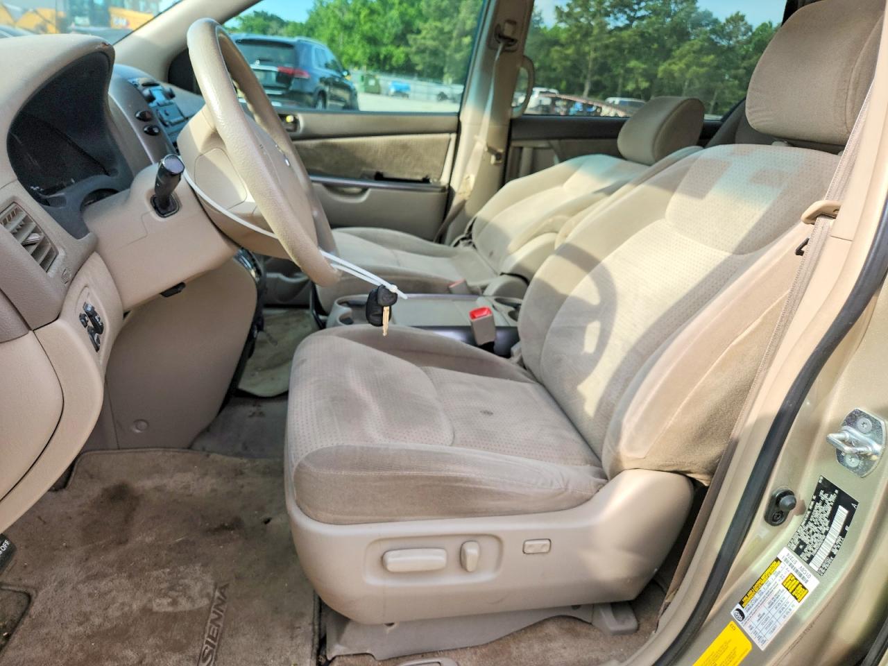 2010 Toyota Sienna Beige vin: 5TDKK4CCXAS327469