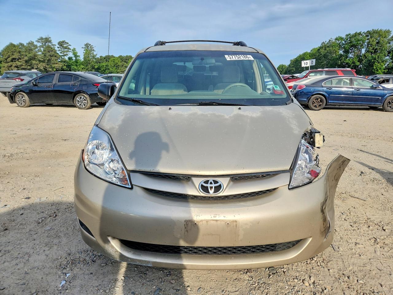 2010 Toyota Sienna Beige vin: 5TDKK4CCXAS327469