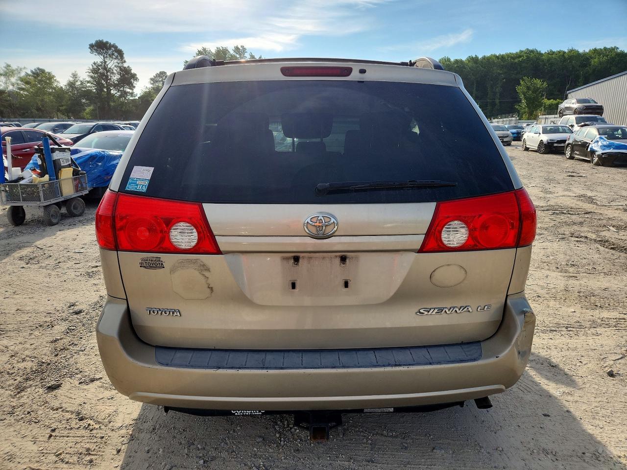2010 Toyota Sienna Beige vin: 5TDKK4CCXAS327469