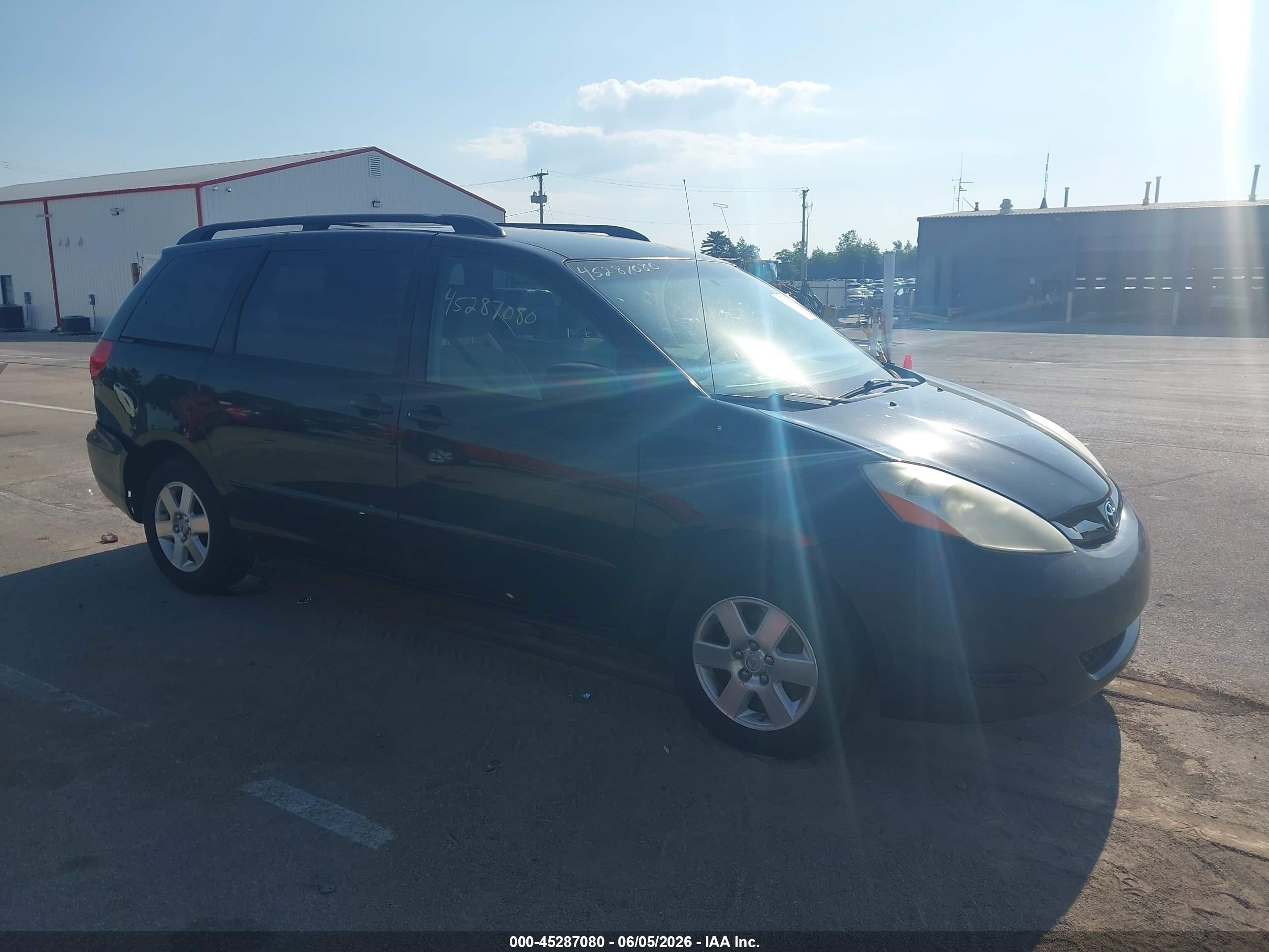 2010 Toyota Sienna Le Black vin: 5TDKK4CCXAS329903