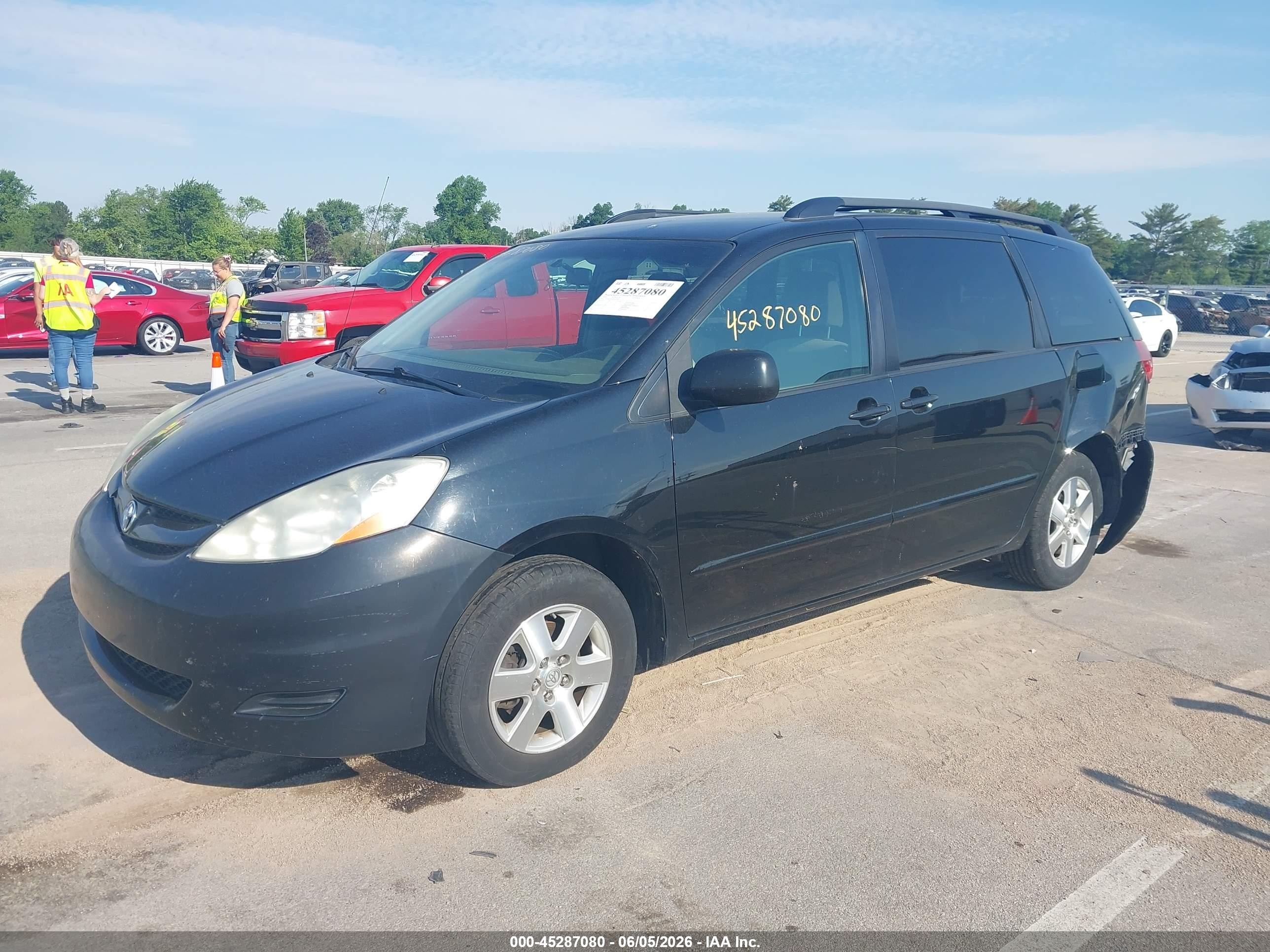 2010 Toyota Sienna Le Black vin: 5TDKK4CCXAS329903