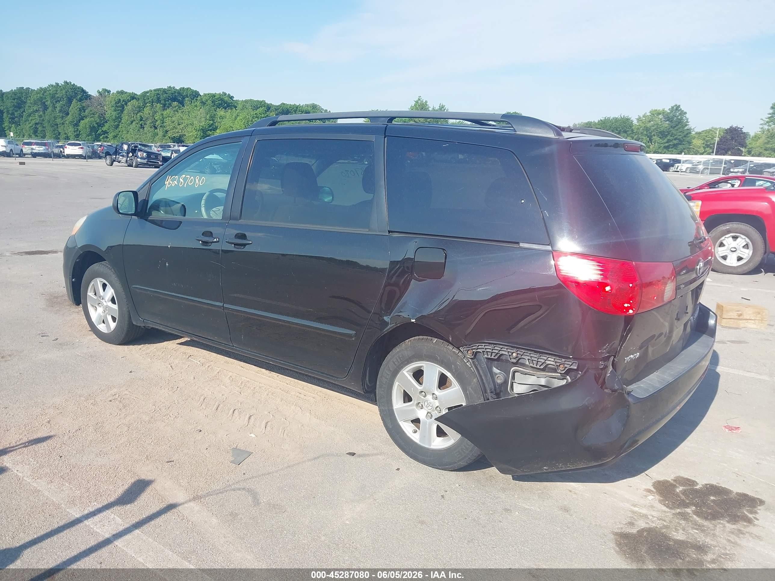 2010 Toyota Sienna Le Black vin: 5TDKK4CCXAS329903