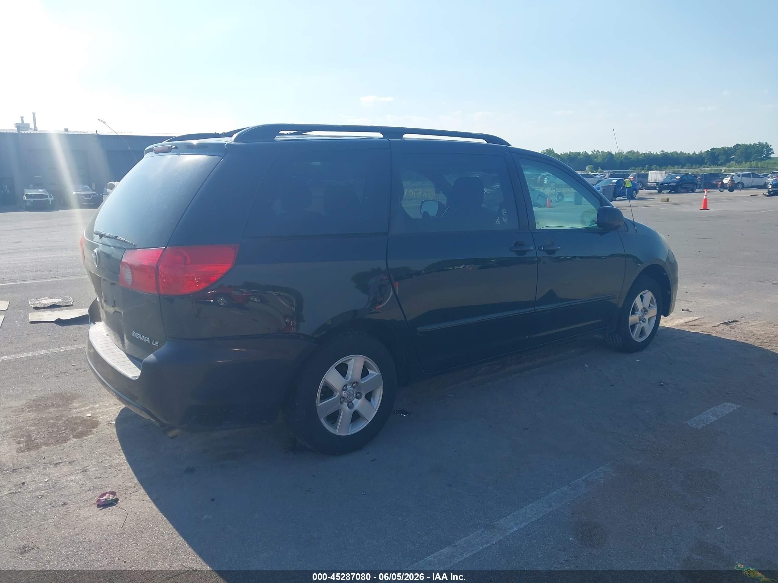 2010 Toyota Sienna Le Black vin: 5TDKK4CCXAS329903