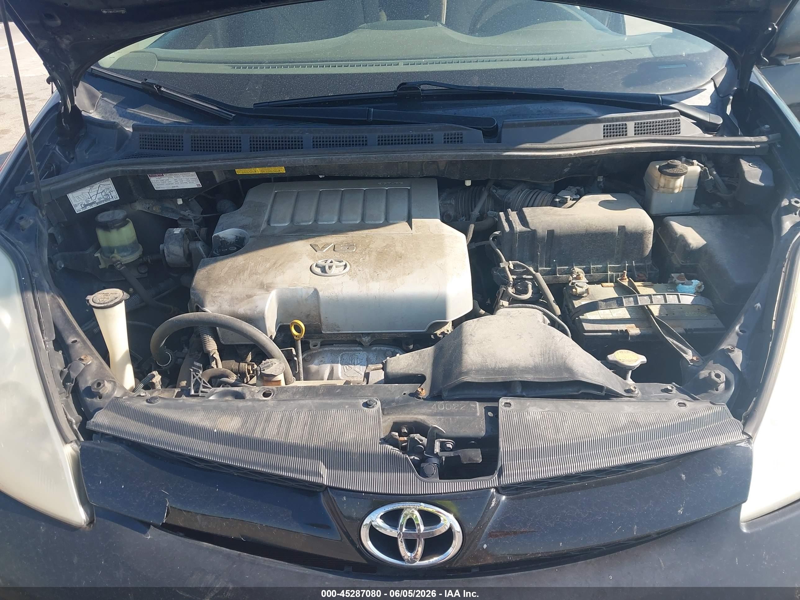 2010 Toyota Sienna Le Black vin: 5TDKK4CCXAS329903