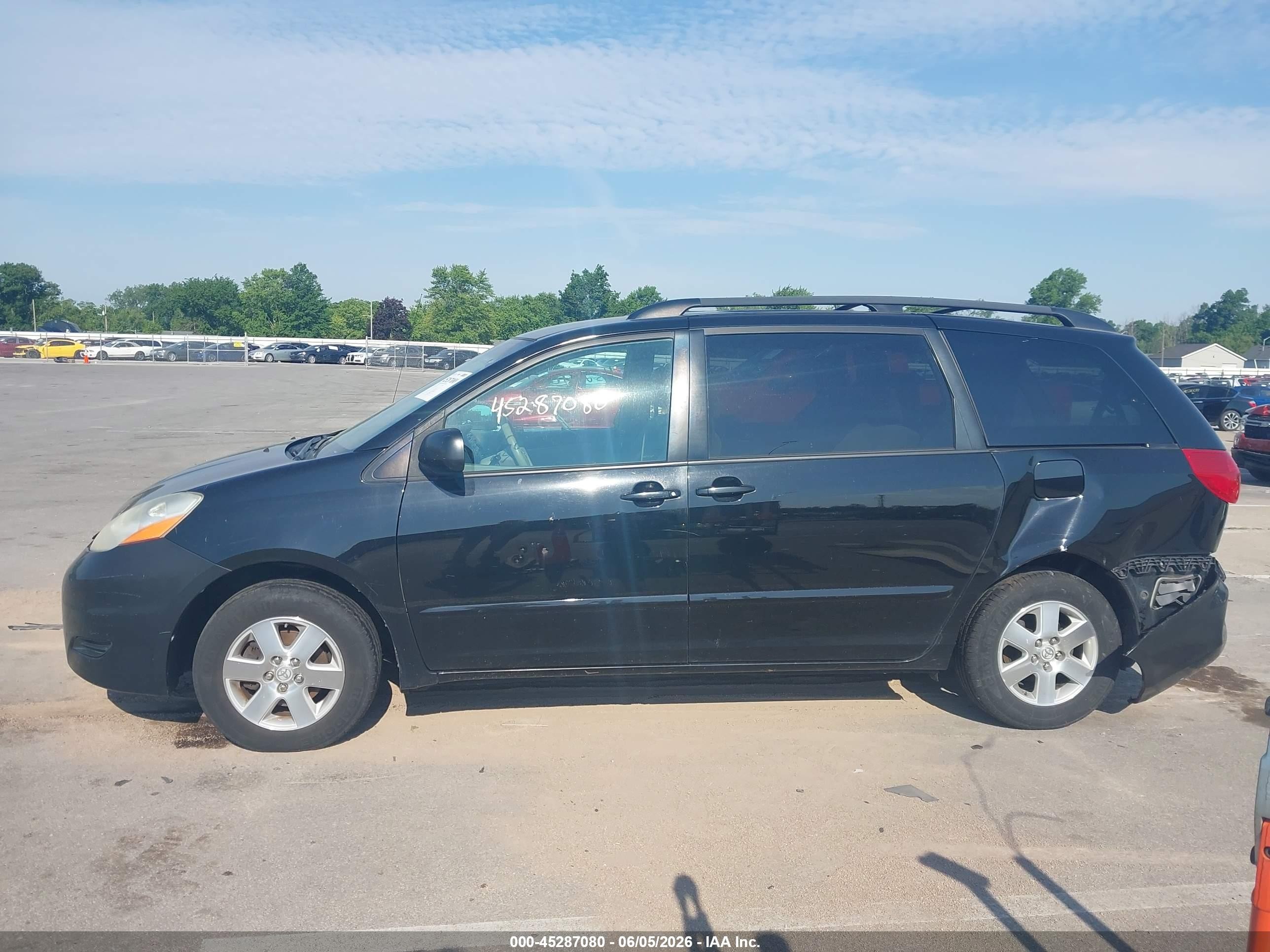 2010 Toyota Sienna Le Black vin: 5TDKK4CCXAS329903