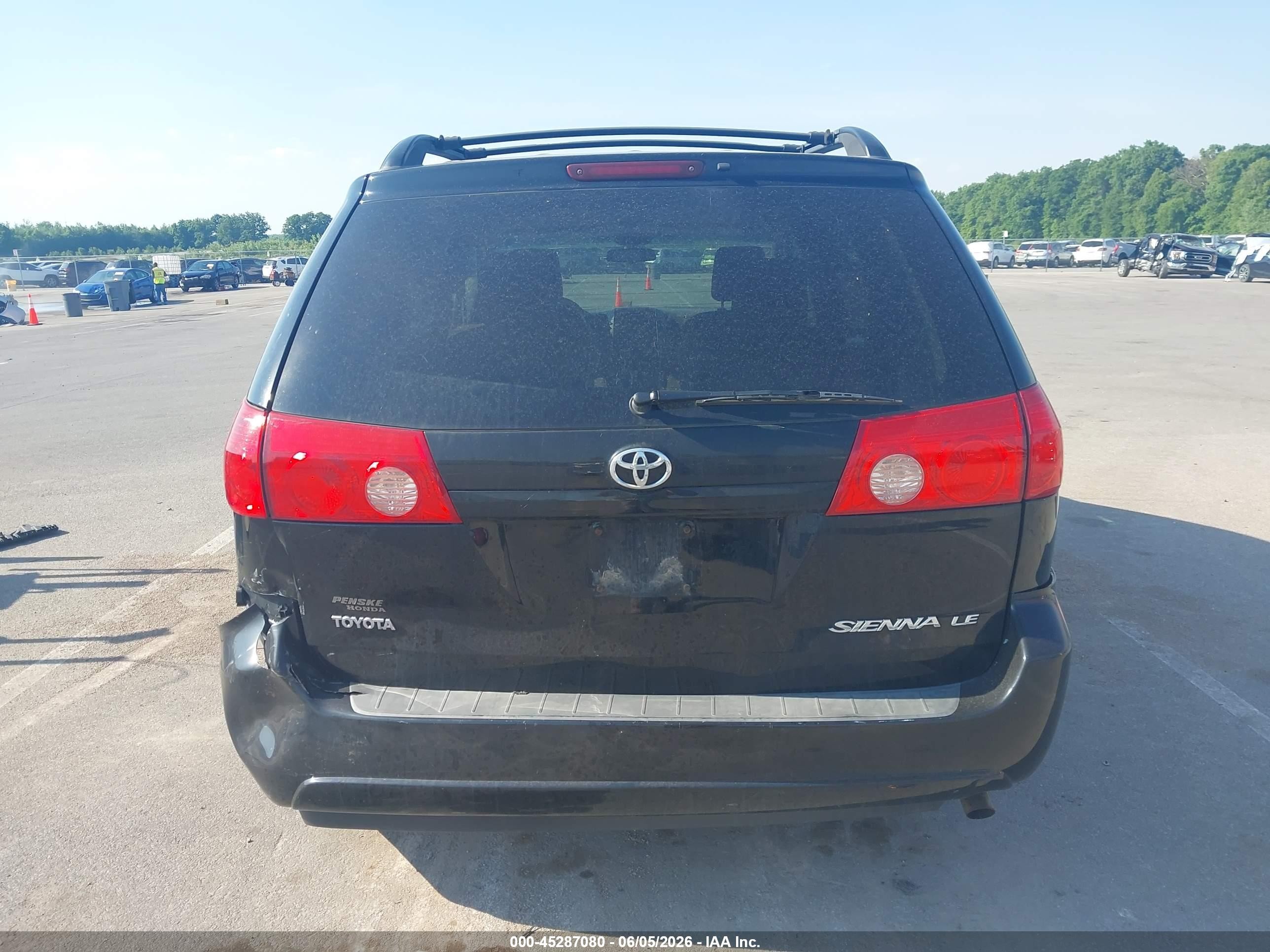 2010 Toyota Sienna Le Black vin: 5TDKK4CCXAS329903