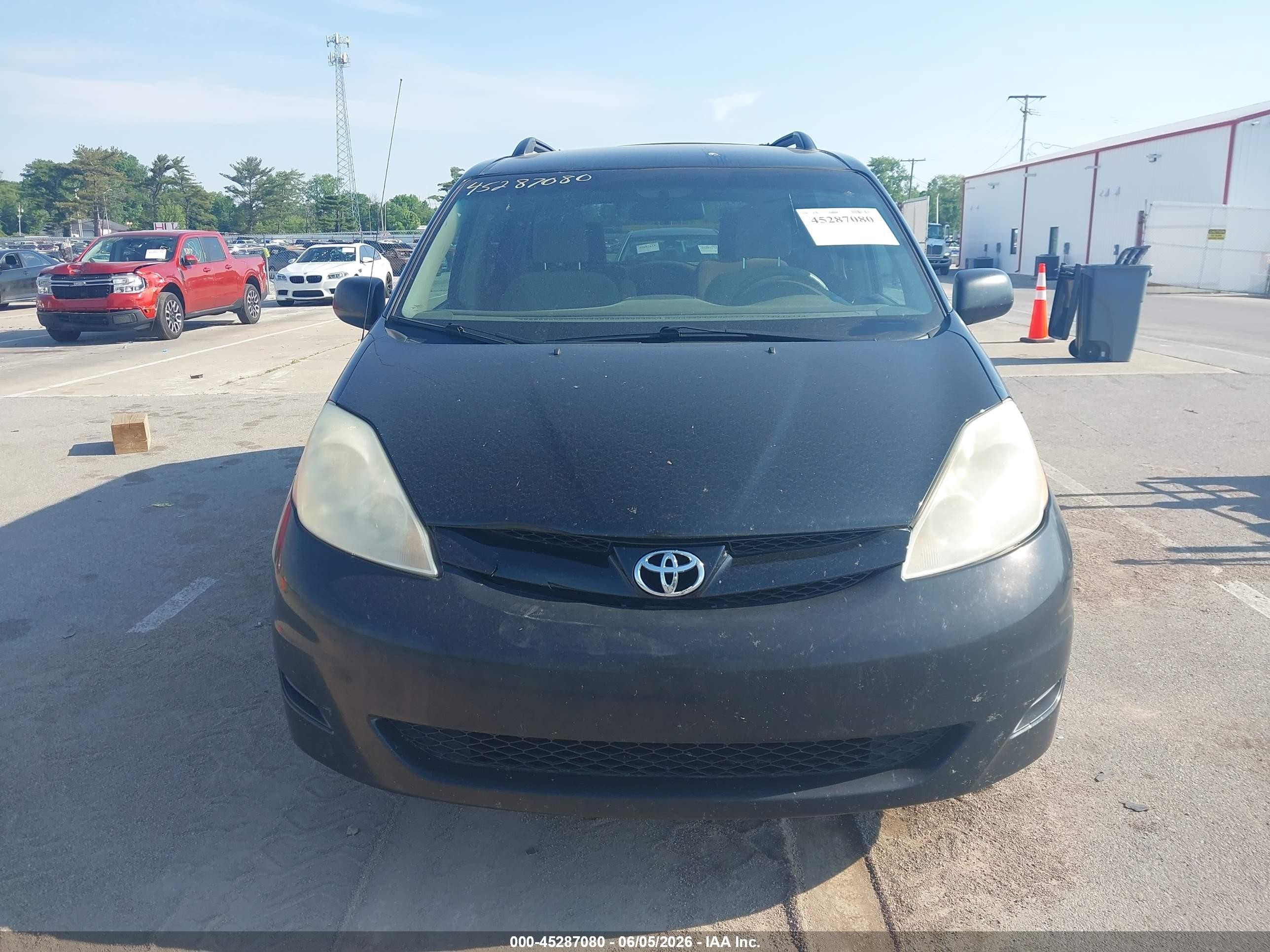 2010 Toyota Sienna Le Black vin: 5TDKK4CCXAS329903