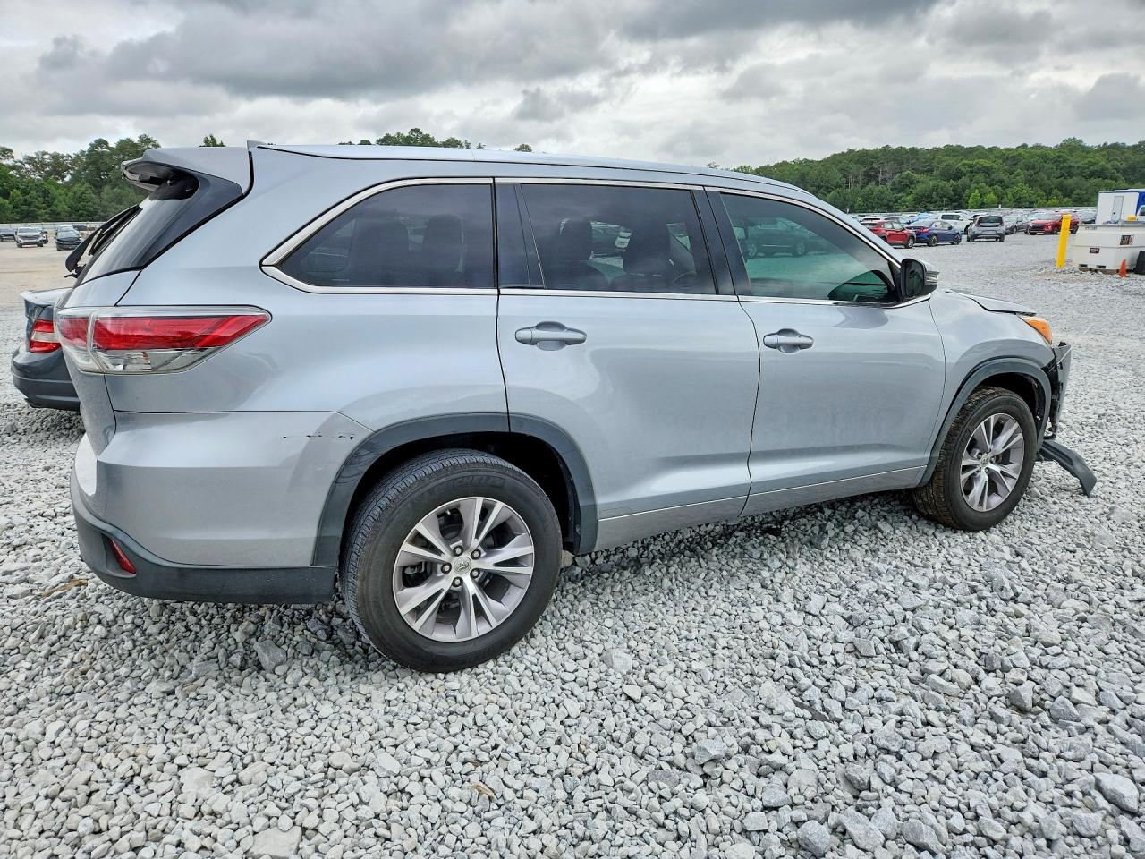 2014 Toyota Highlander Xle Silver vin: 5TDKKRFH0ES027482