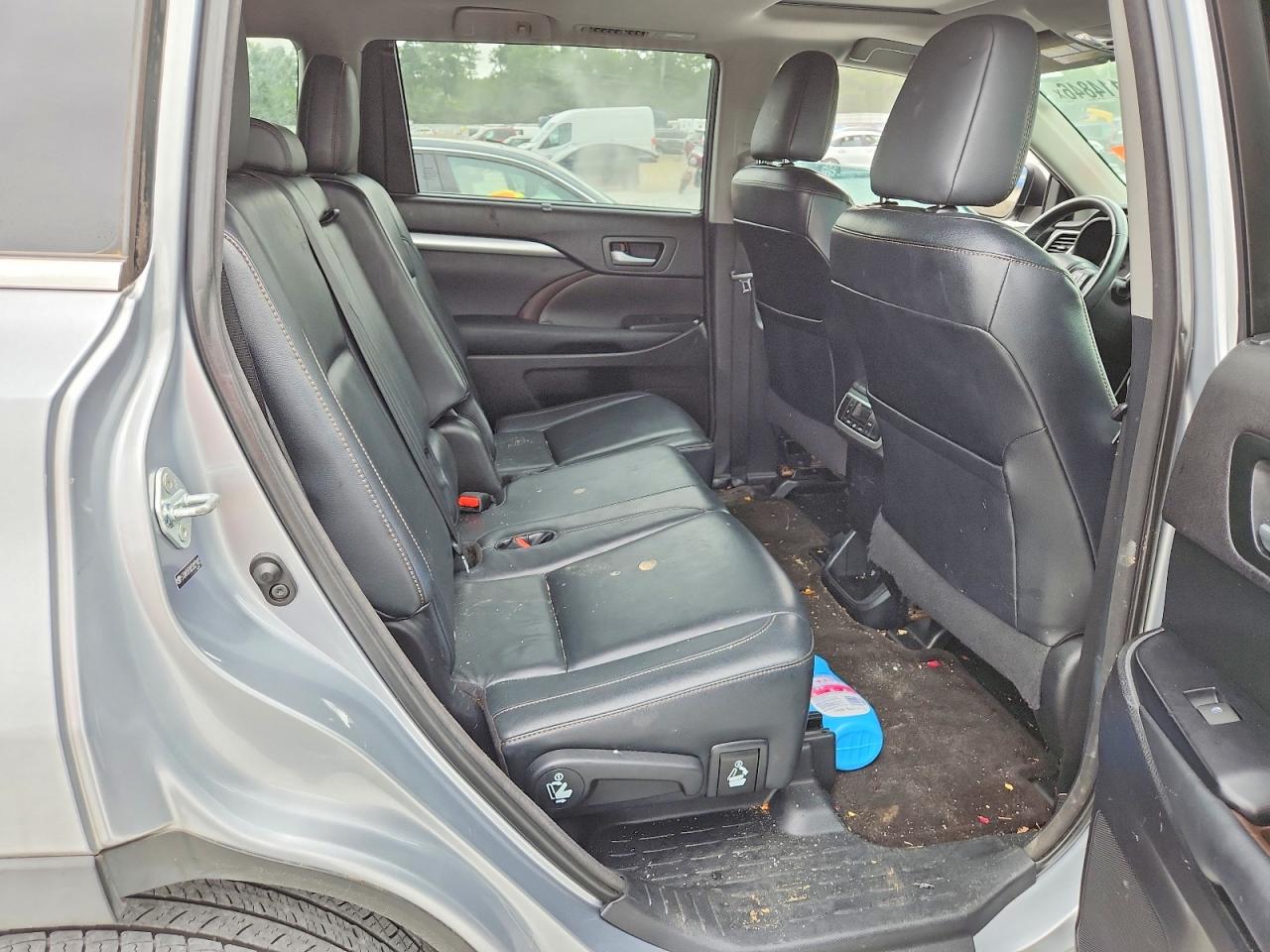 2014 Toyota Highlander Xle Silver vin: 5TDKKRFH0ES027482