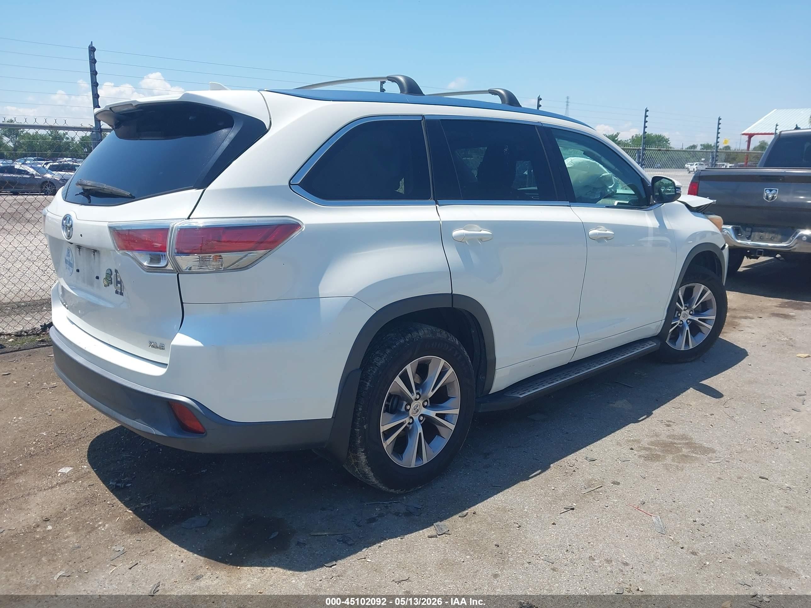 2015 Toyota Highlander Xle V6 White vin: 5TDKKRFH0FS058698
