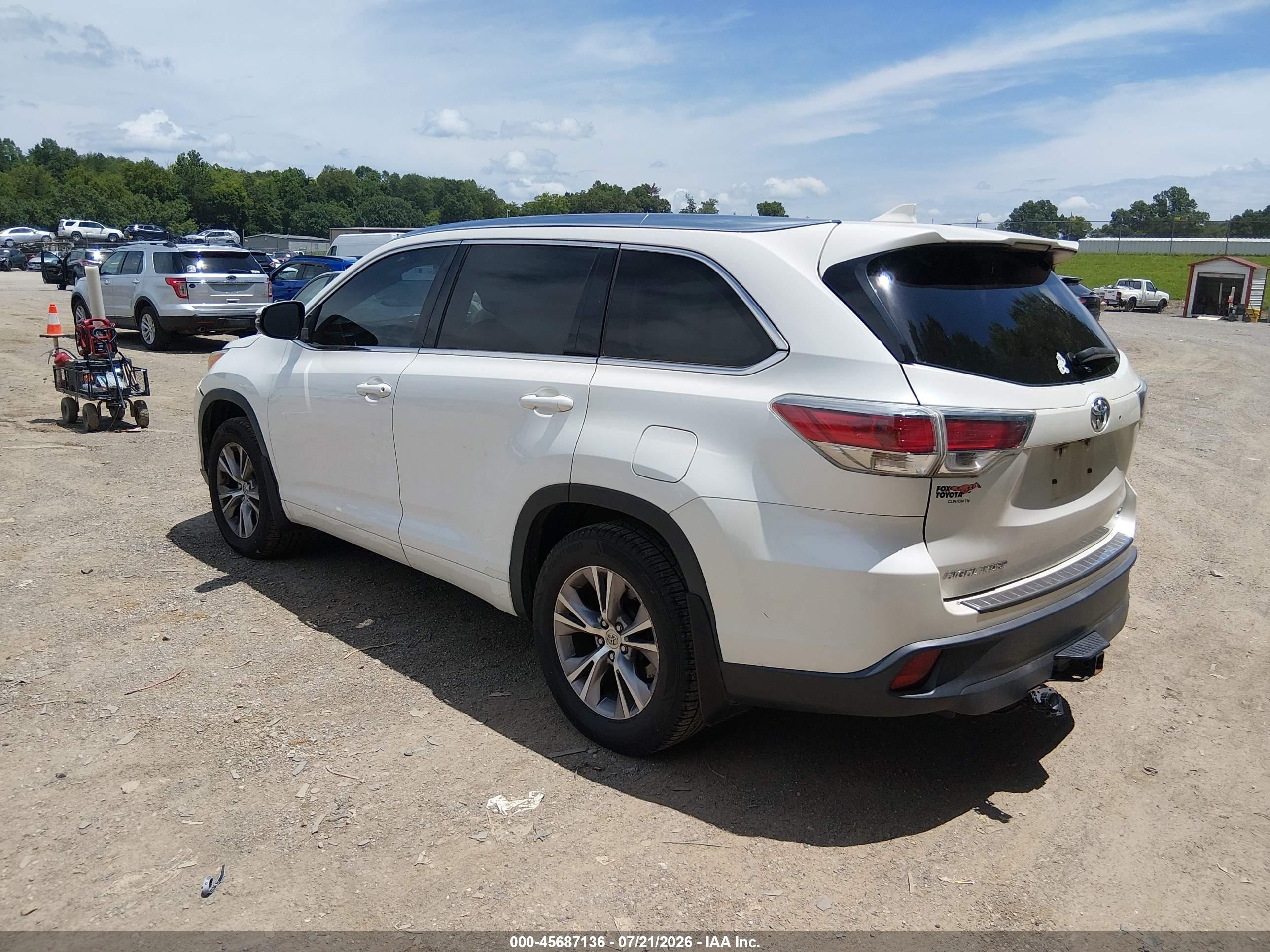 2015 Toyota Highlander Xle V6 White vin: 5TDKKRFH0FS078000