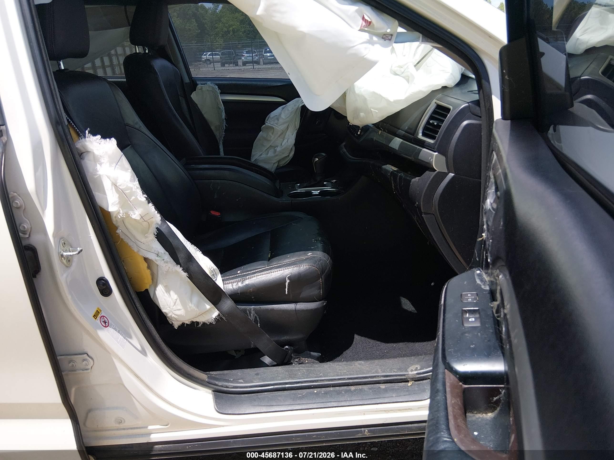 2015 Toyota Highlander Xle V6 White vin: 5TDKKRFH0FS078000