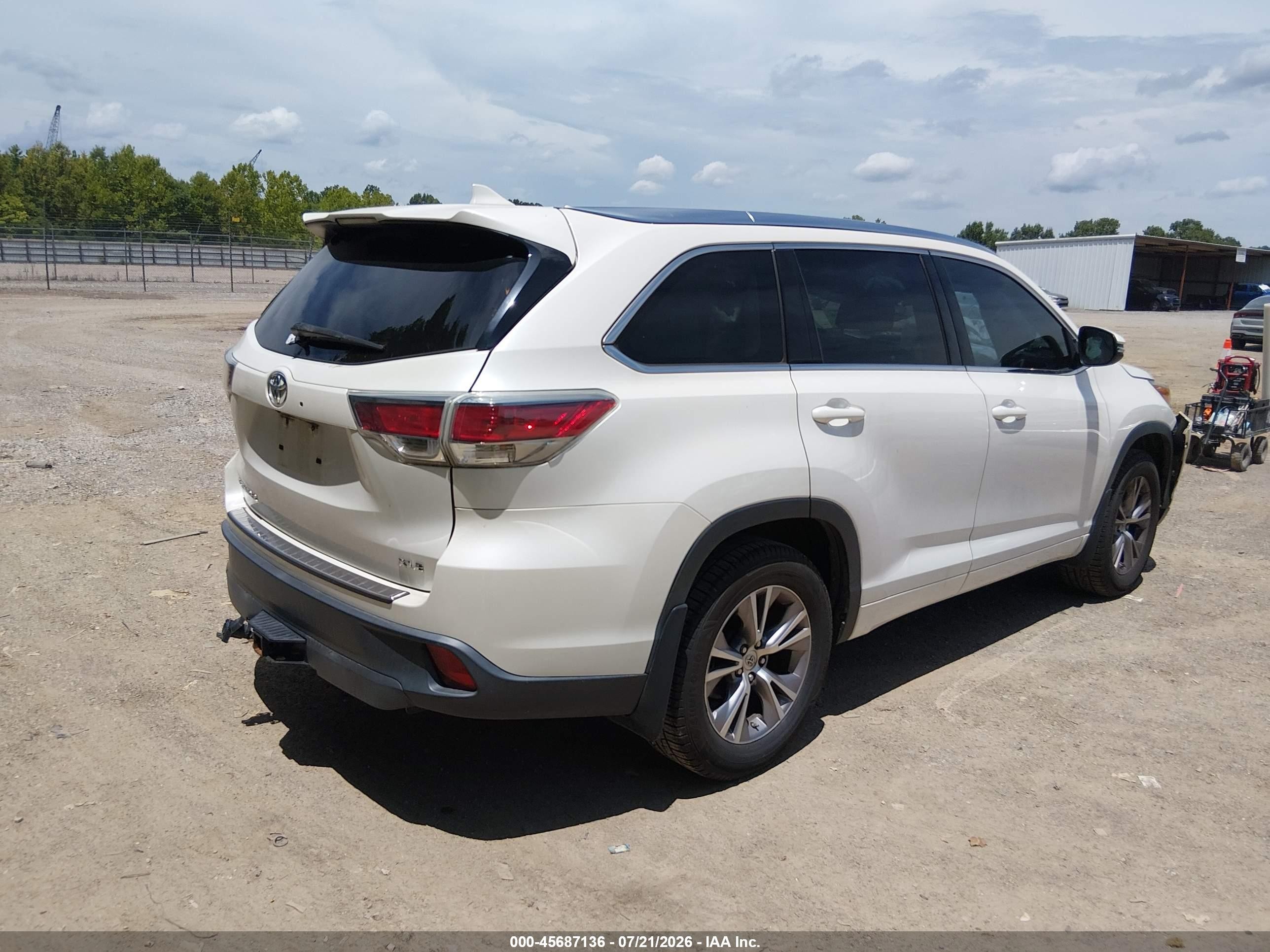 2015 Toyota Highlander Xle V6 White vin: 5TDKKRFH0FS078000
