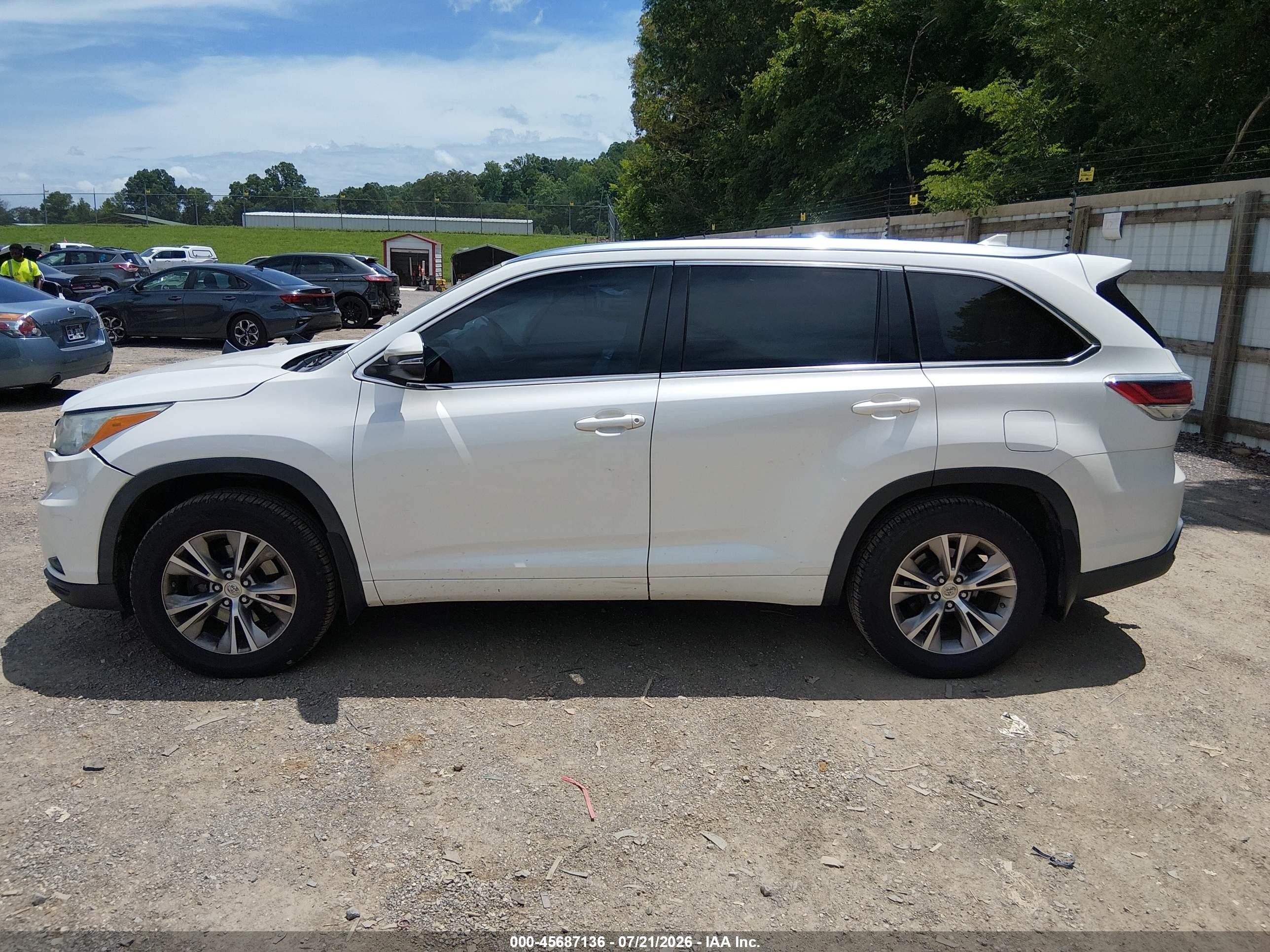 2015 Toyota Highlander Xle V6 White vin: 5TDKKRFH0FS078000