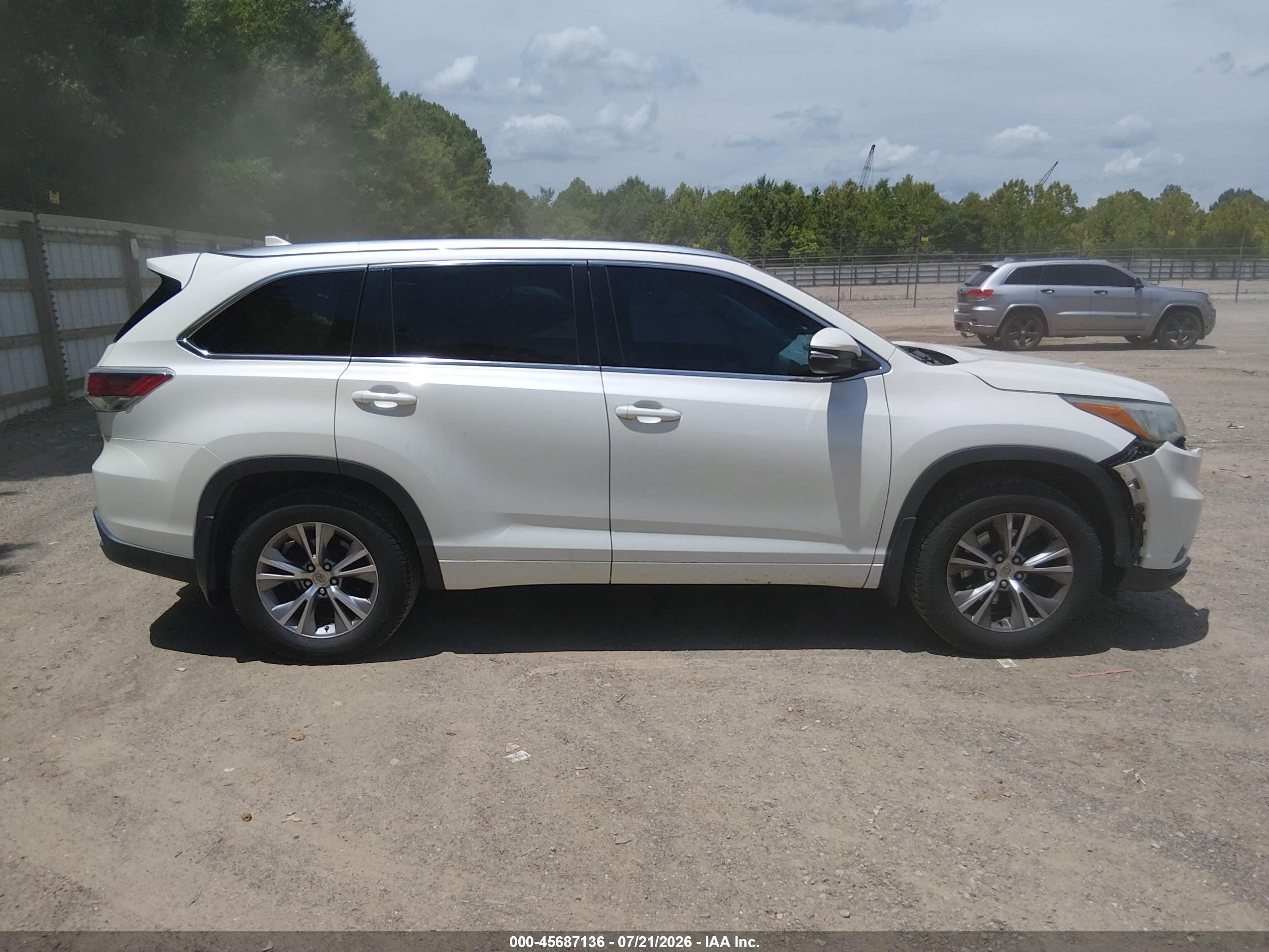 2015 Toyota Highlander Xle V6 White vin: 5TDKKRFH0FS078000