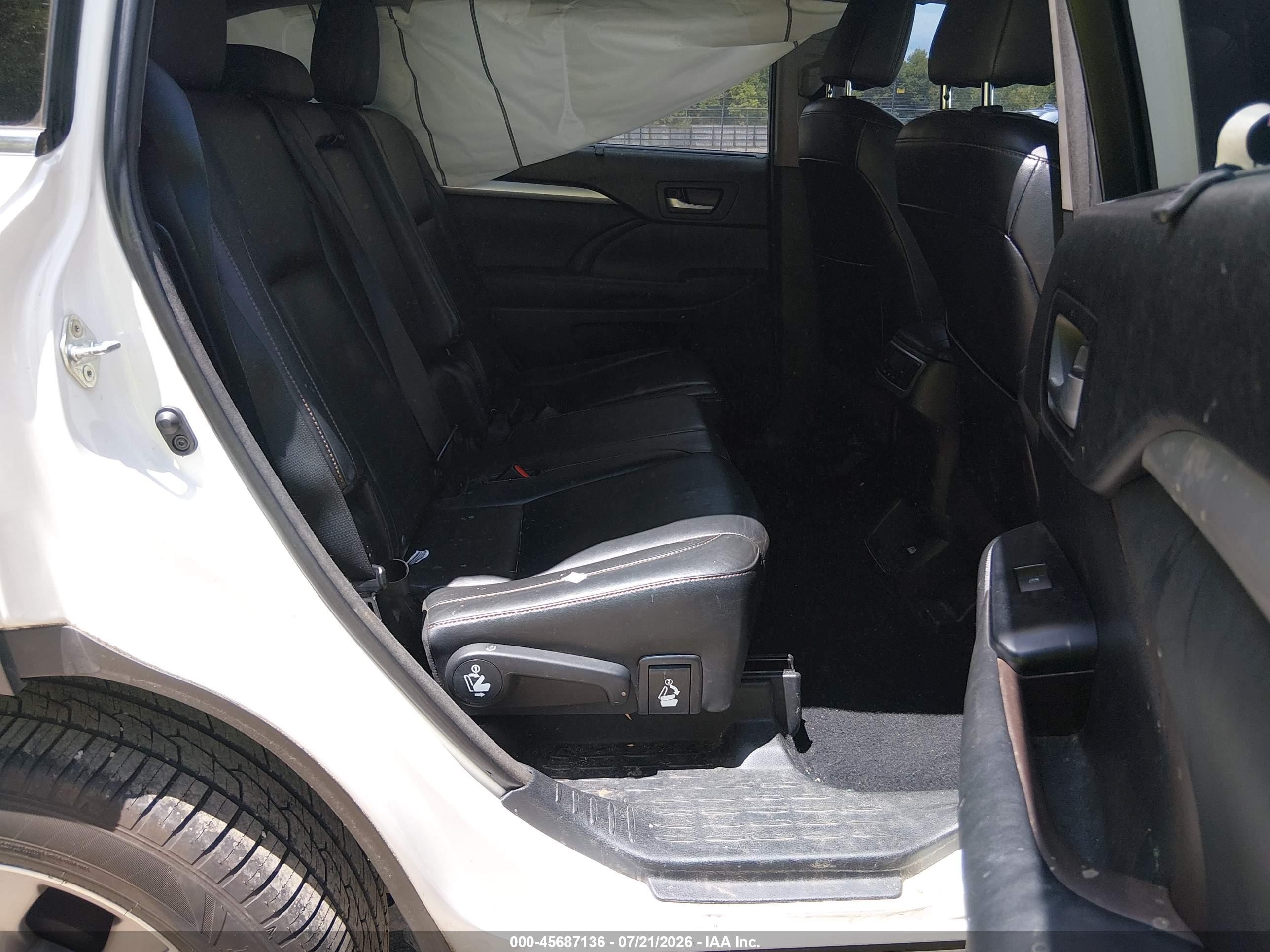 2015 Toyota Highlander Xle V6 White vin: 5TDKKRFH0FS078000