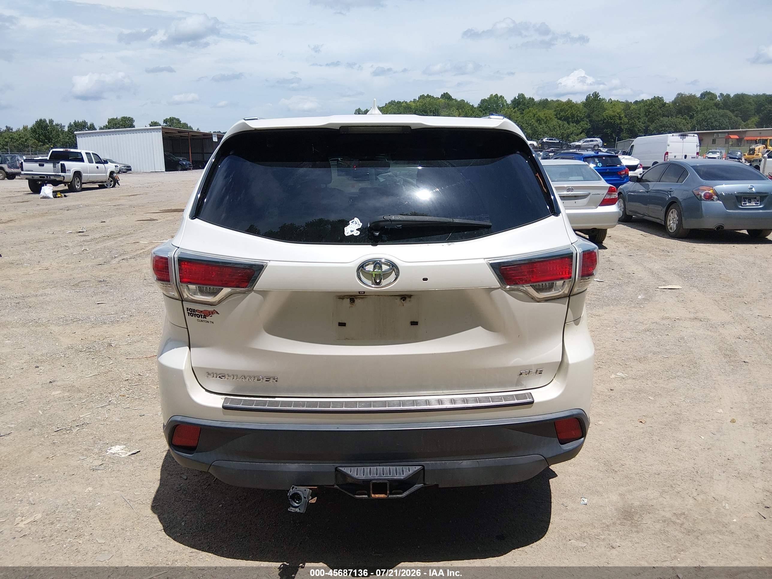 2015 Toyota Highlander Xle V6 White vin: 5TDKKRFH0FS078000