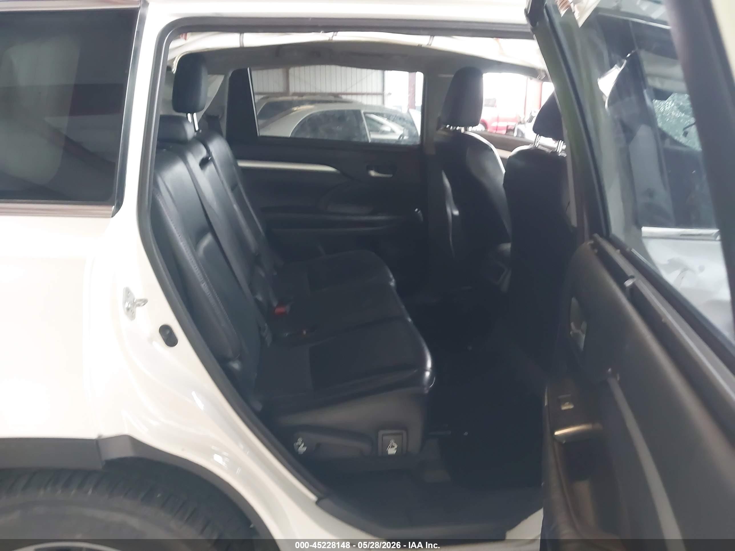 2015 Toyota Highlander Xle V6 Белый vin: 5TDKKRFH0FS080930