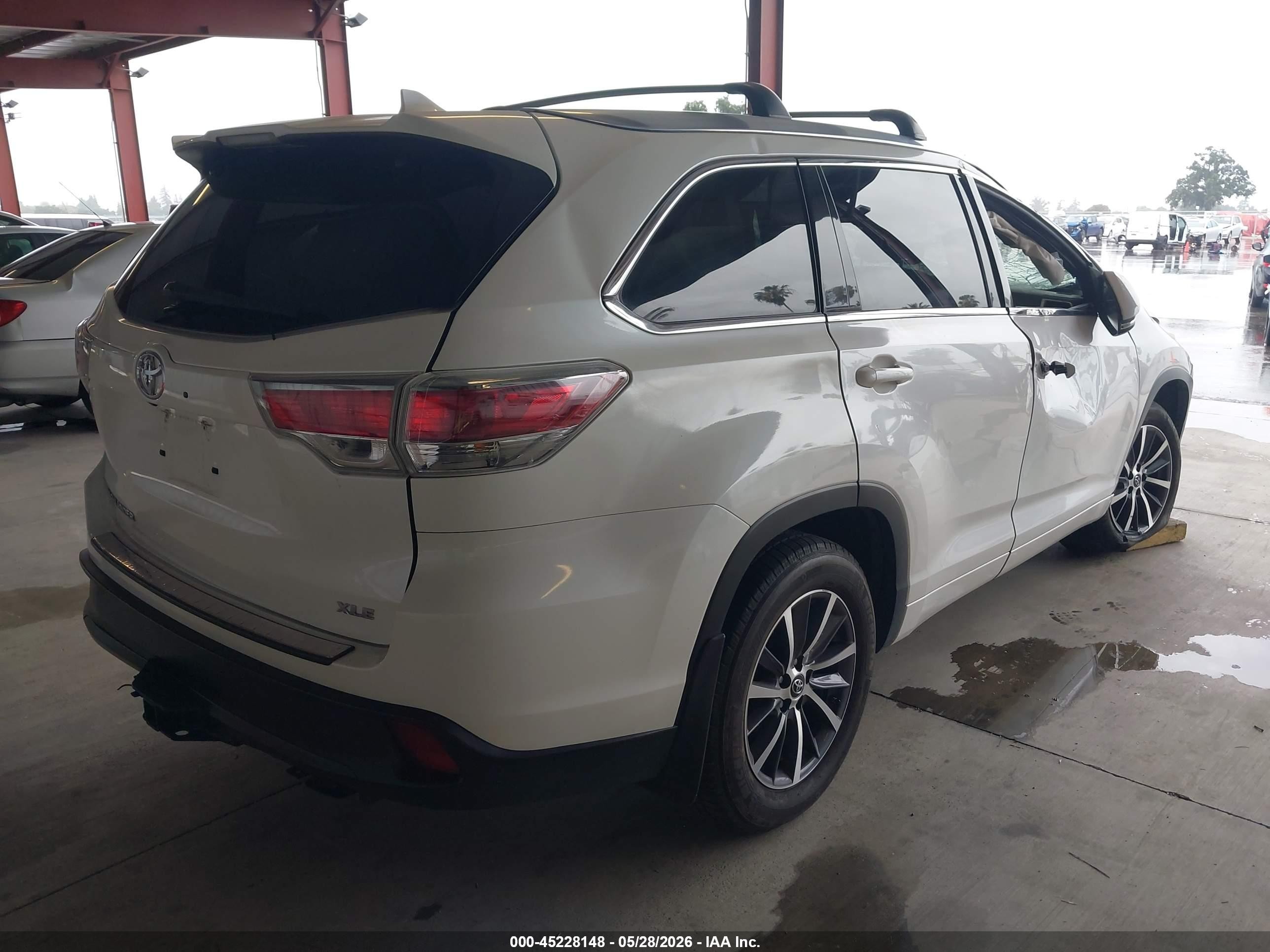 2015 Toyota Highlander Xle V6 Белый vin: 5TDKKRFH0FS080930