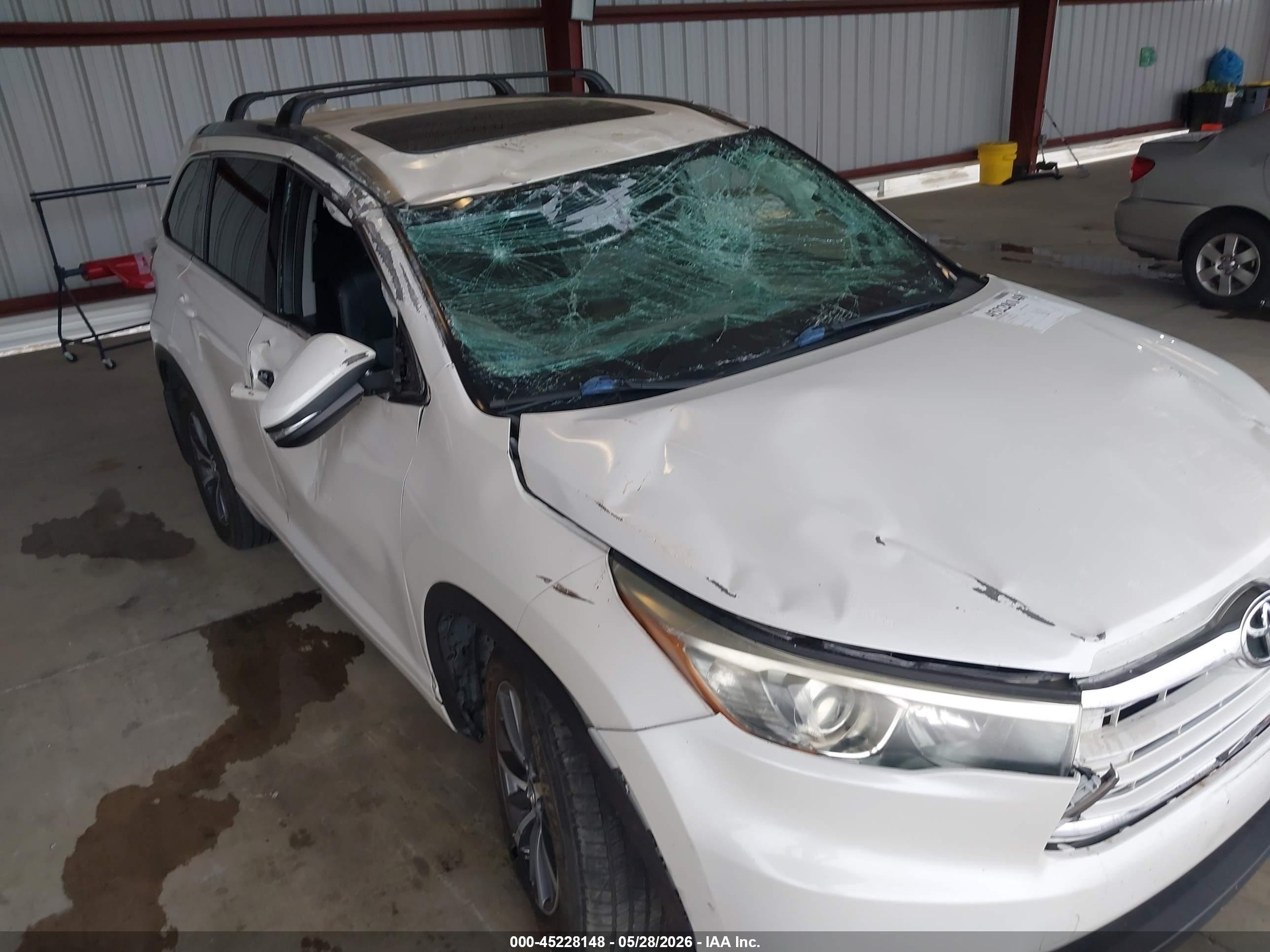 2015 Toyota Highlander Xle V6 Белый vin: 5TDKKRFH0FS080930