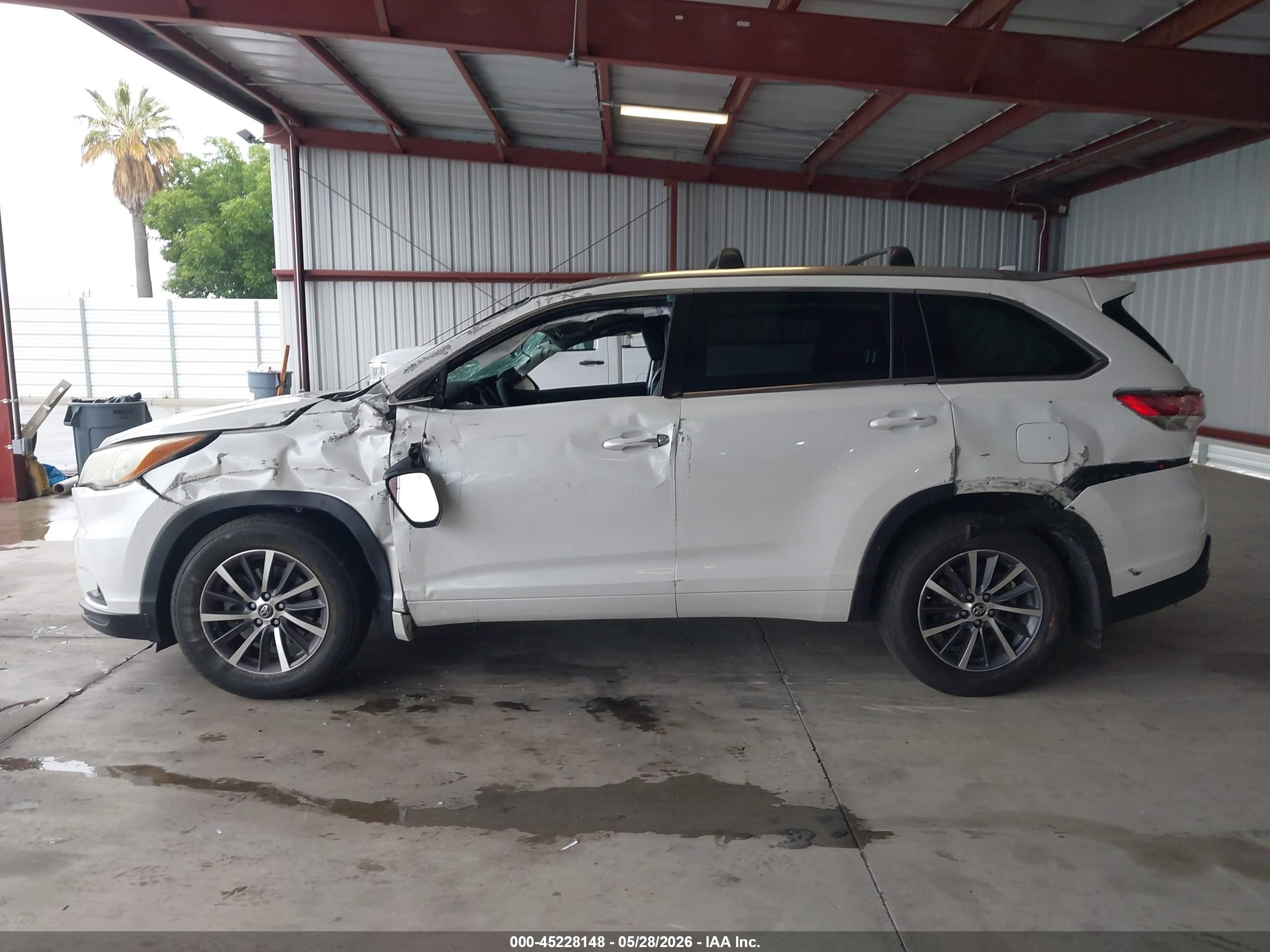 2015 Toyota Highlander Xle V6 Белый vin: 5TDKKRFH0FS080930