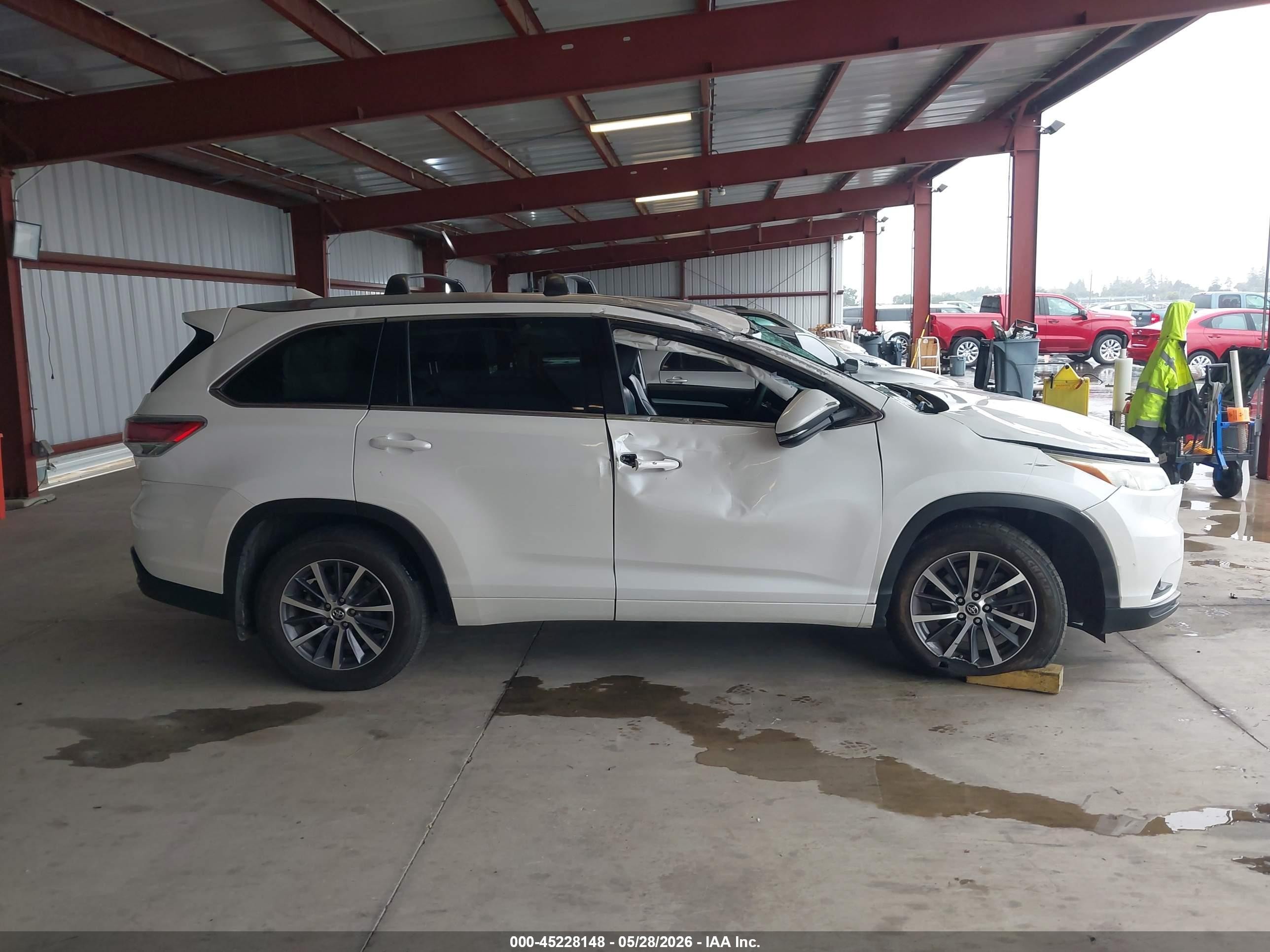 2015 Toyota Highlander Xle V6 Белый vin: 5TDKKRFH0FS080930
