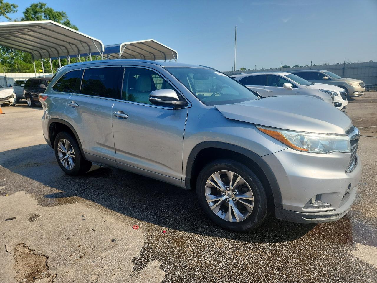 2015 Toyota Highlander Xle Silver vin: 5TDKKRFH0FS087134