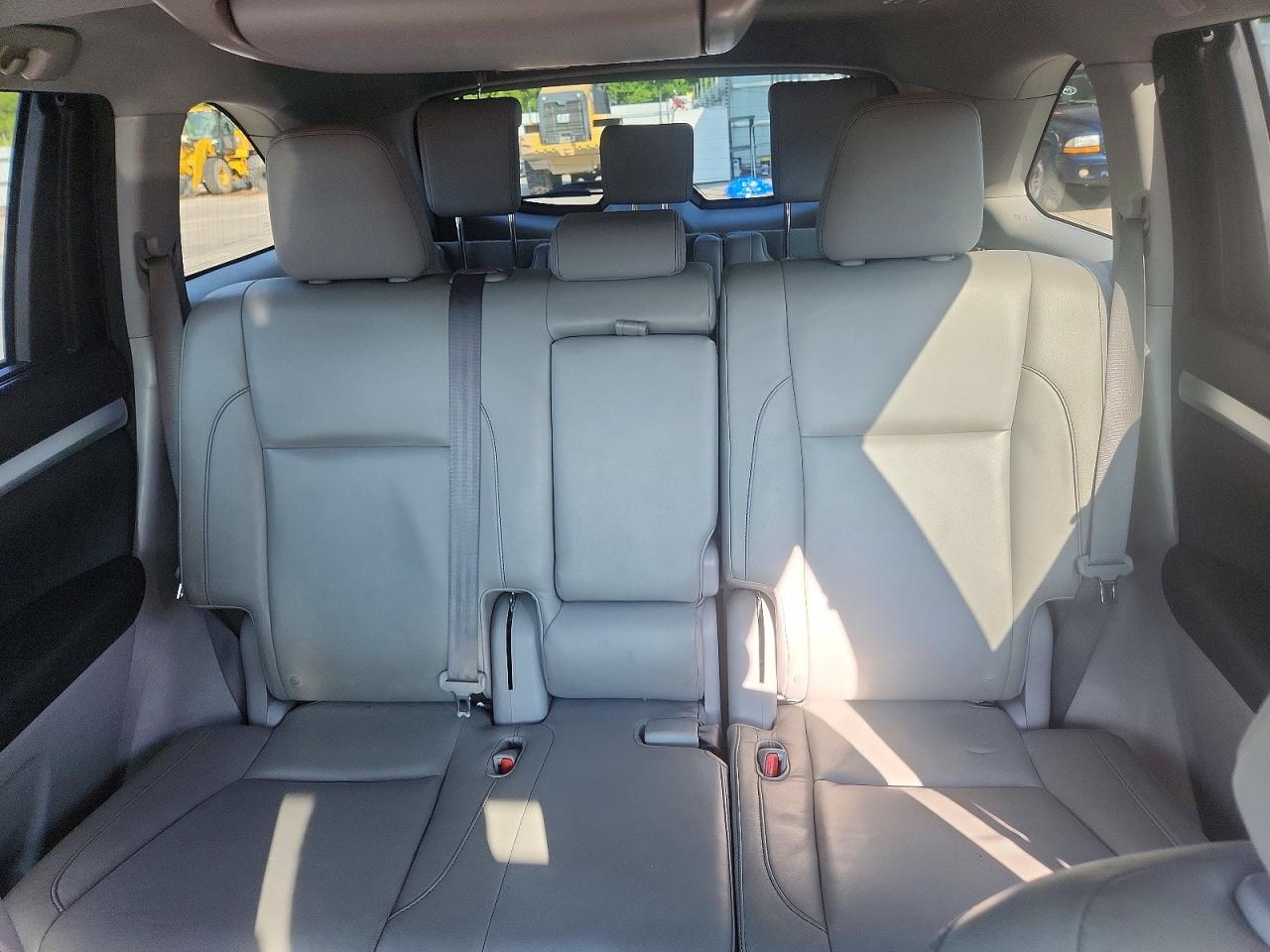 2015 Toyota Highlander Xle Silver vin: 5TDKKRFH0FS087134