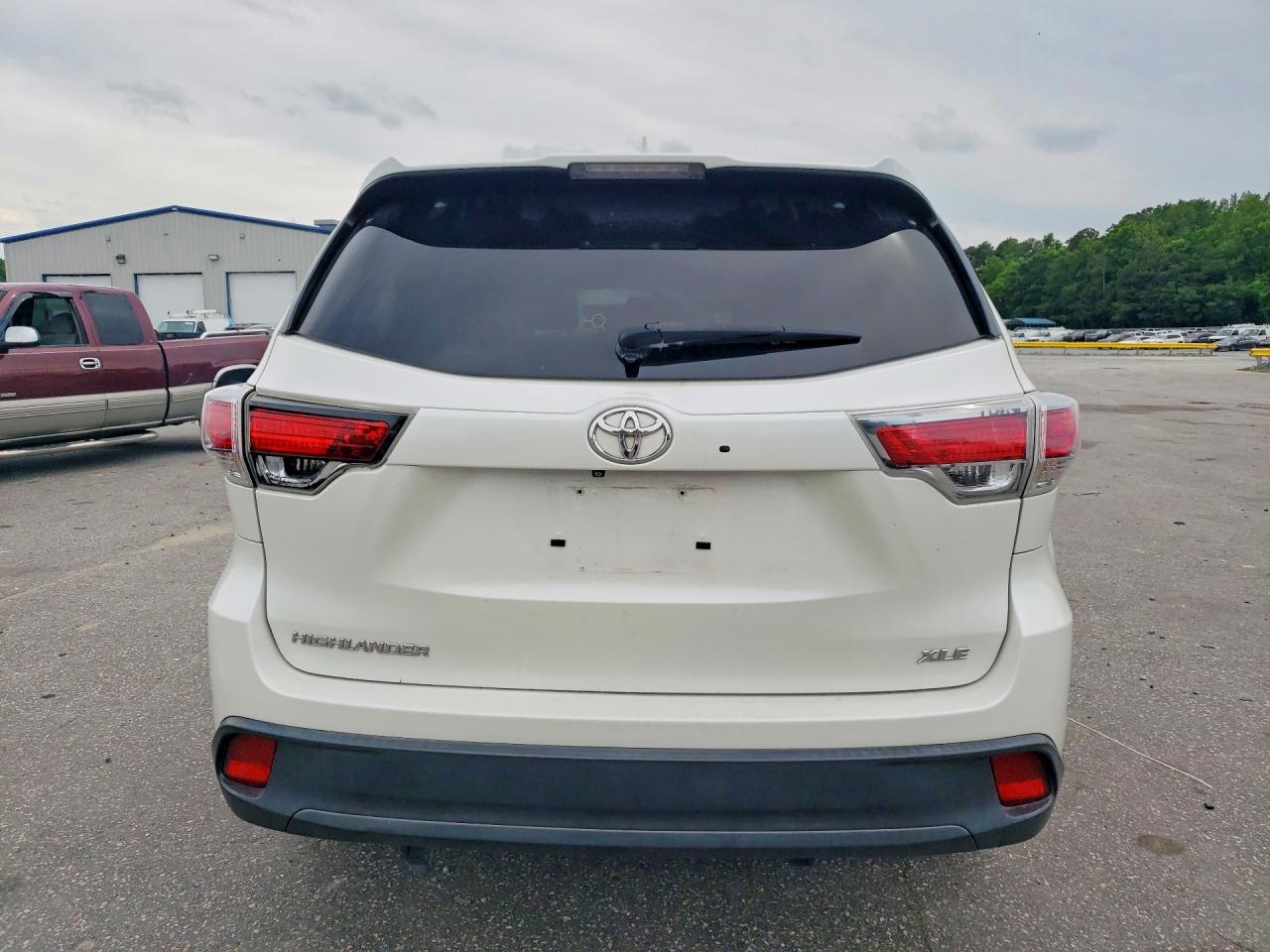 2014 Toyota Highlander Xle White vin: 5TDKKRFH1ES013039