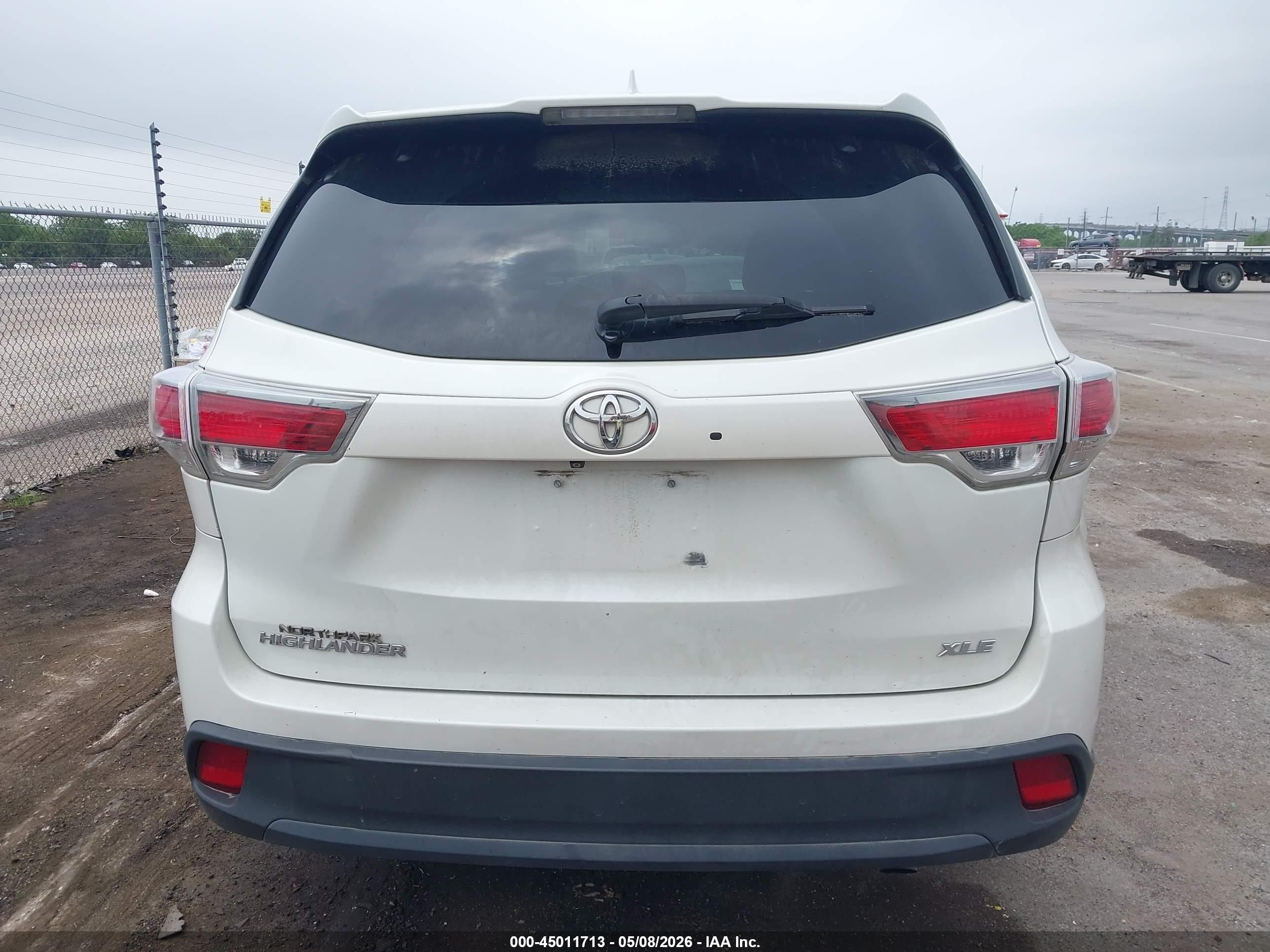 2015 Toyota Highlander Xle V6 White vin: 5TDKKRFH1FS094058