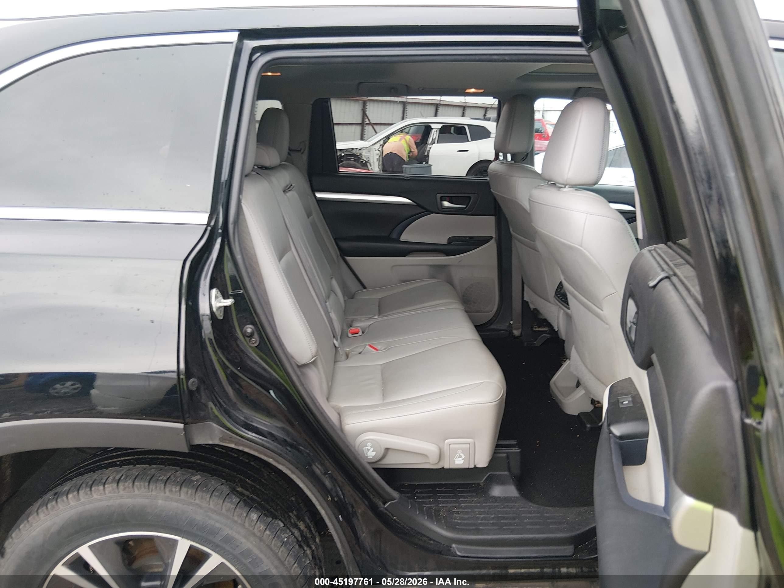 2016 Toyota Highlander Xle V6 Black vin: 5TDKKRFH1GS152090