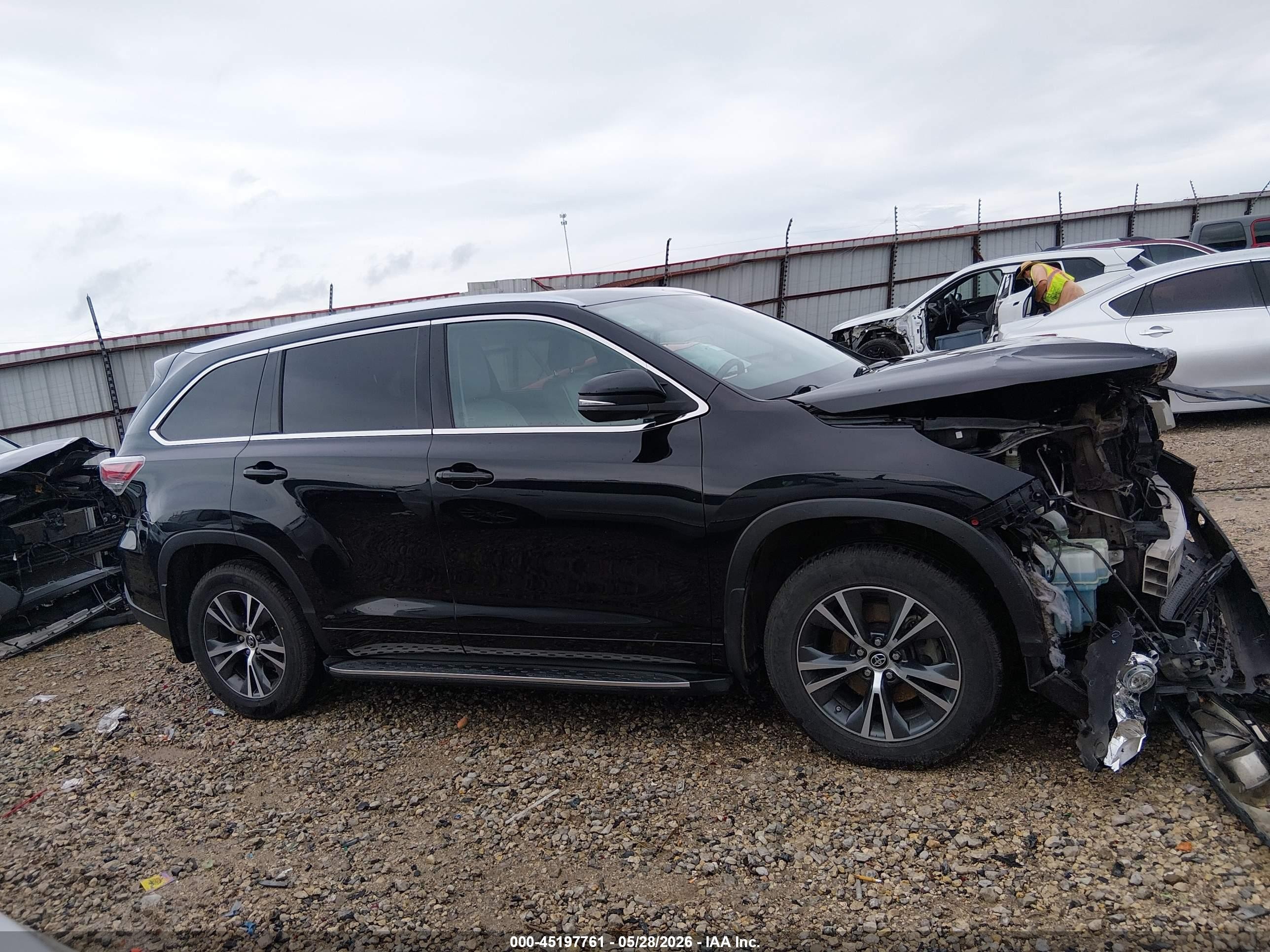 2016 Toyota Highlander Xle V6 Black vin: 5TDKKRFH1GS152090
