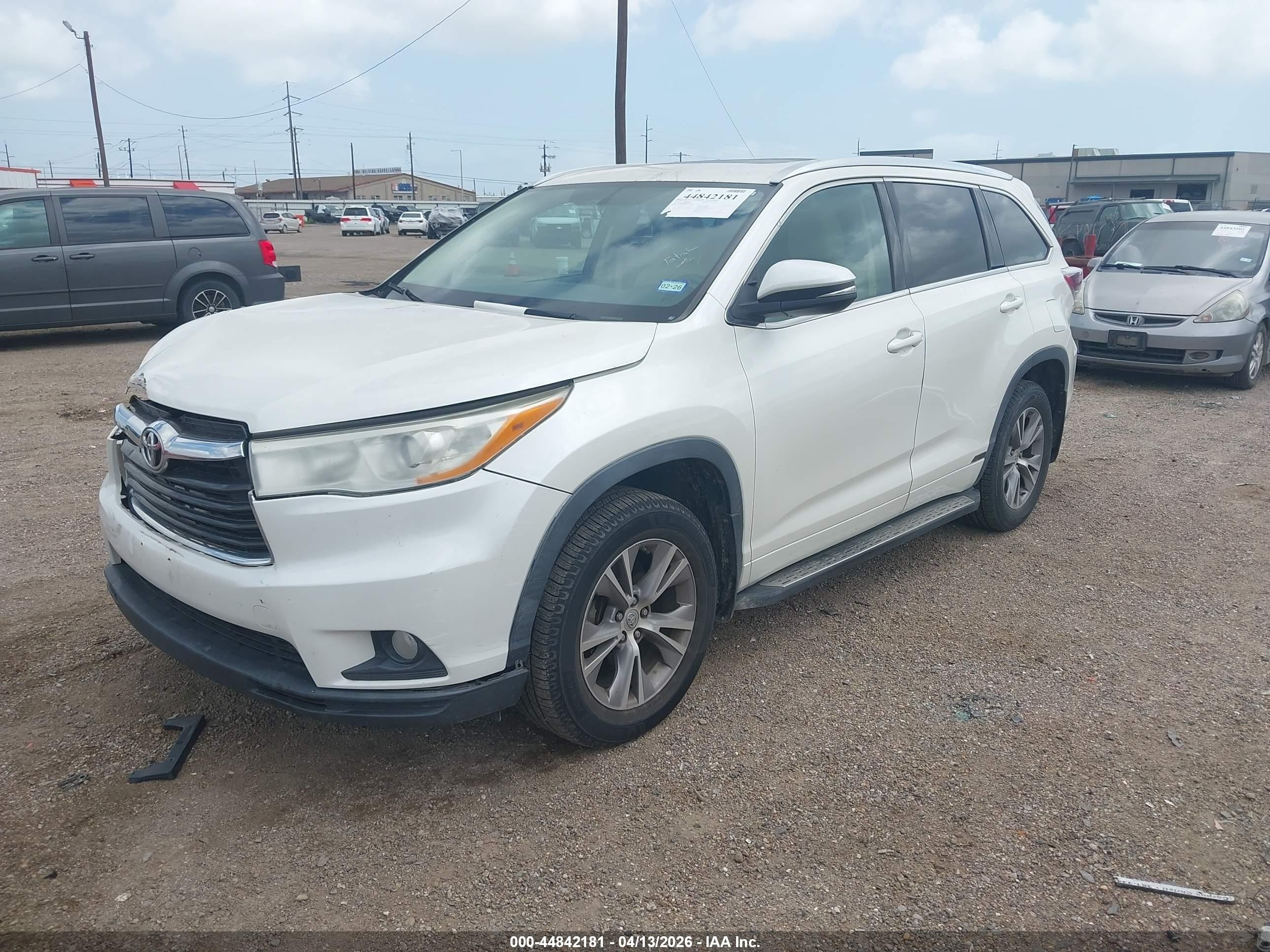 2014 Toyota Highlander Xle V6 White vin: 5TDKKRFH2ES015222
